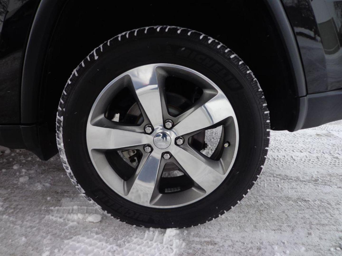 2015 BLACK JEEP GRAND CHEROKEE LIMITED (1C4RJFBGXFC) with an 3.6L engine, Automatic transmission, located at 6610 L St., Omaha, NE, 68117, (402) 731-7800, 41.212872, -96.014702 - 1-OWNER, CLEAN CARFAX, LOW MILEAGE, HEATED FRONT/REAR SEATS, SUNROOF, NAV AND NEWER TIRES! *****We have found that most customers do the majority of their shopping online before visiting a dealership. For this reason we feel it necessary to have a competitive price on our used vehicles right - Photo#9