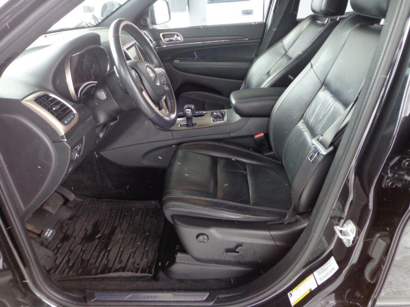 2015 BLACK JEEP GRAND CHEROKEE LIMITED (1C4RJFBGXFC) with an 3.6L engine, Automatic transmission, located at 6610 L St., Omaha, NE, 68117, (402) 731-7800, 41.212872, -96.014702 - 1-OWNER, CLEAN CARFAX, LOW MILEAGE, HEATED FRONT/REAR SEATS, SUNROOF, NAV AND NEWER TIRES! *****We have found that most customers do the majority of their shopping online before visiting a dealership. For this reason we feel it necessary to have a competitive price on our used vehicles right - Photo#11
