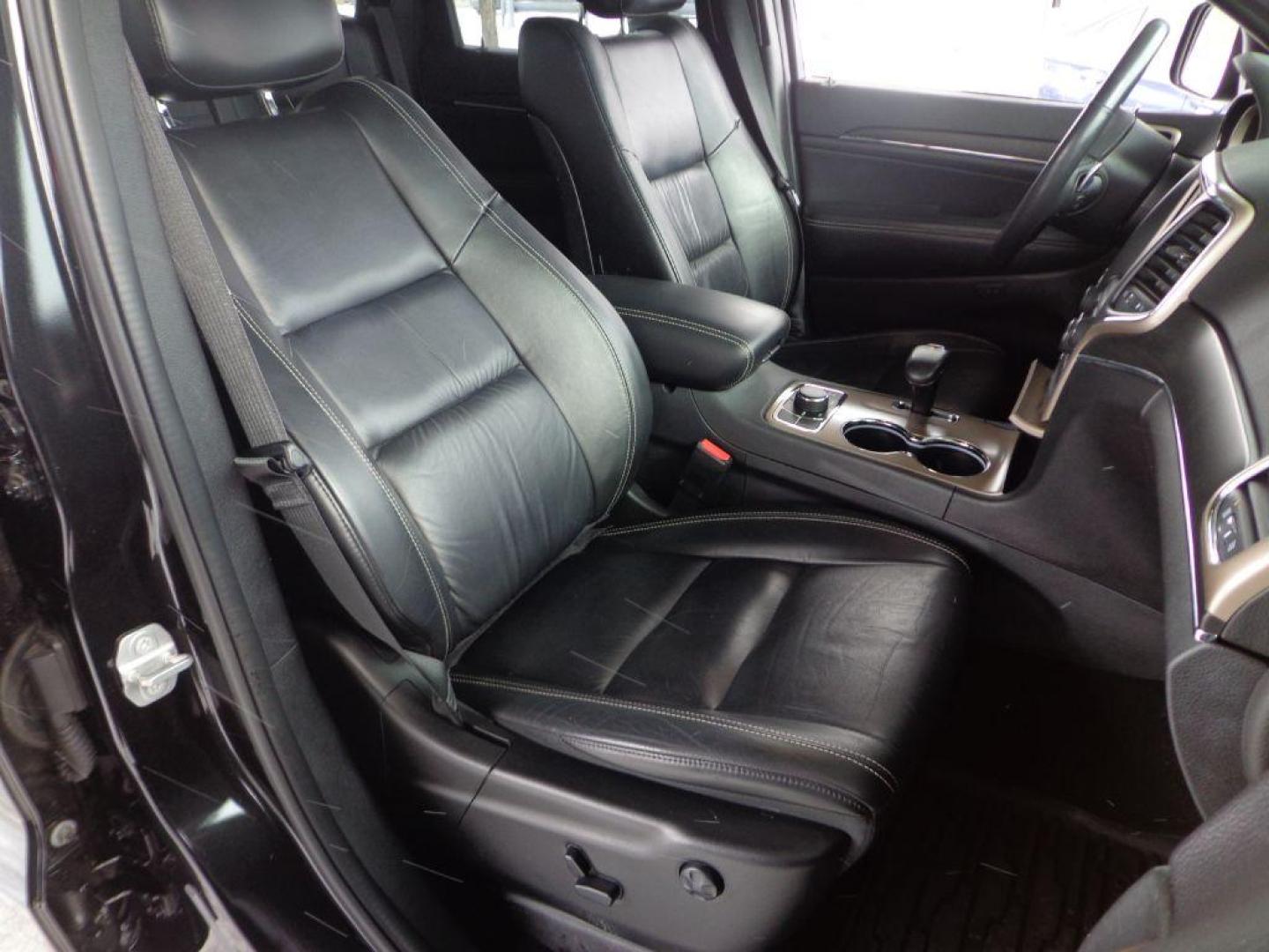 2015 BLACK JEEP GRAND CHEROKEE LIMITED (1C4RJFBGXFC) with an 3.6L engine, Automatic transmission, located at 6610 L St., Omaha, NE, 68117, (402) 731-7800, 41.212872, -96.014702 - 1-OWNER, CLEAN CARFAX, LOW MILEAGE, HEATED FRONT/REAR SEATS, SUNROOF, NAV AND NEWER TIRES! *****We have found that most customers do the majority of their shopping online before visiting a dealership. For this reason we feel it necessary to have a competitive price on our used vehicles right - Photo#15