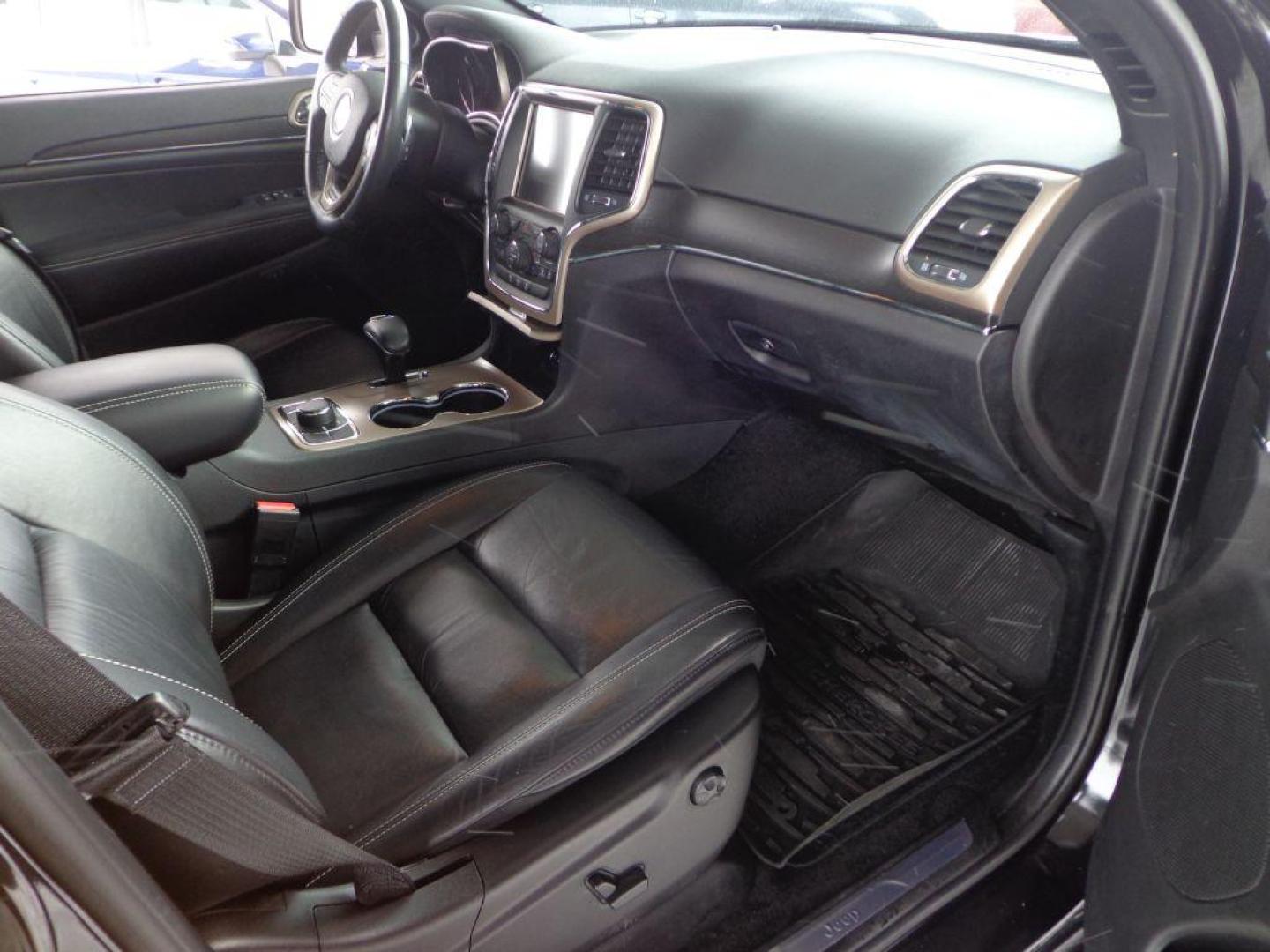 2015 BLACK JEEP GRAND CHEROKEE LIMITED (1C4RJFBGXFC) with an 3.6L engine, Automatic transmission, located at 6610 L St., Omaha, NE, 68117, (402) 731-7800, 41.212872, -96.014702 - 1-OWNER, CLEAN CARFAX, LOW MILEAGE, HEATED FRONT/REAR SEATS, SUNROOF, NAV AND NEWER TIRES! *****We have found that most customers do the majority of their shopping online before visiting a dealership. For this reason we feel it necessary to have a competitive price on our used vehicles right - Photo#16
