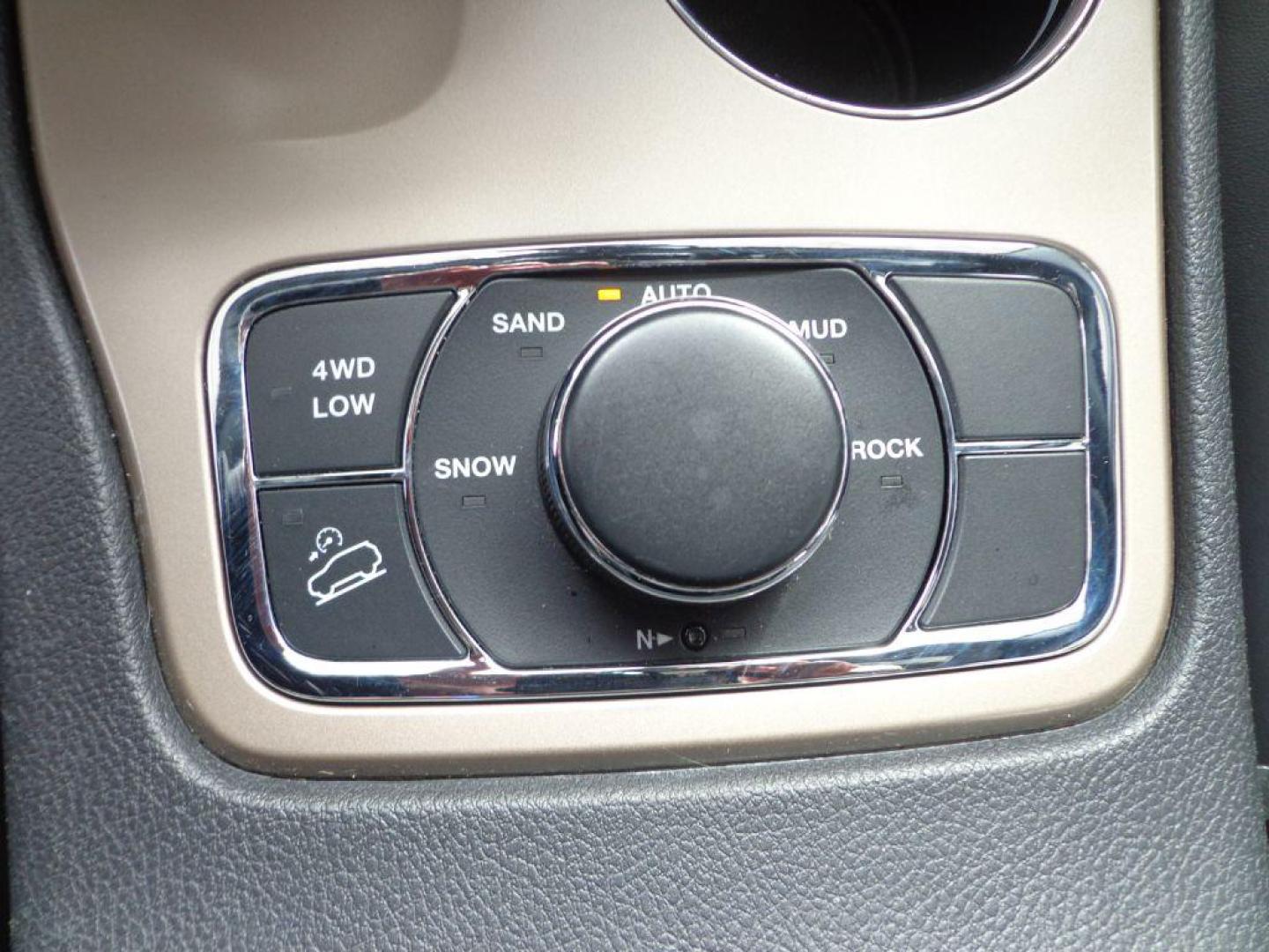 2015 BLACK JEEP GRAND CHEROKEE LIMITED (1C4RJFBGXFC) with an 3.6L engine, Automatic transmission, located at 6610 L St., Omaha, NE, 68117, (402) 731-7800, 41.212872, -96.014702 - 1-OWNER, CLEAN CARFAX, LOW MILEAGE, HEATED FRONT/REAR SEATS, SUNROOF, NAV AND NEWER TIRES! *****We have found that most customers do the majority of their shopping online before visiting a dealership. For this reason we feel it necessary to have a competitive price on our used vehicles right - Photo#25