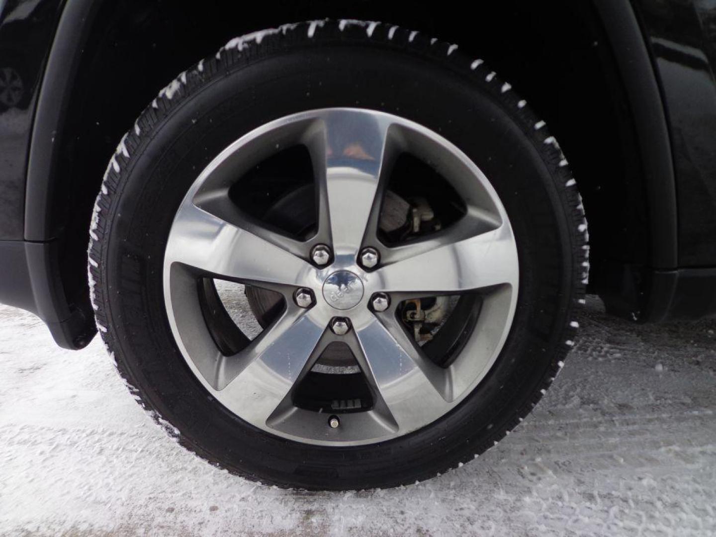 2015 BLACK JEEP GRAND CHEROKEE LIMITED (1C4RJFBGXFC) with an 3.6L engine, Automatic transmission, located at 6610 L St., Omaha, NE, 68117, (402) 731-7800, 41.212872, -96.014702 - 1-OWNER, CLEAN CARFAX, LOW MILEAGE, HEATED FRONT/REAR SEATS, SUNROOF, NAV AND NEWER TIRES! *****We have found that most customers do the majority of their shopping online before visiting a dealership. For this reason we feel it necessary to have a competitive price on our used vehicles right - Photo#6