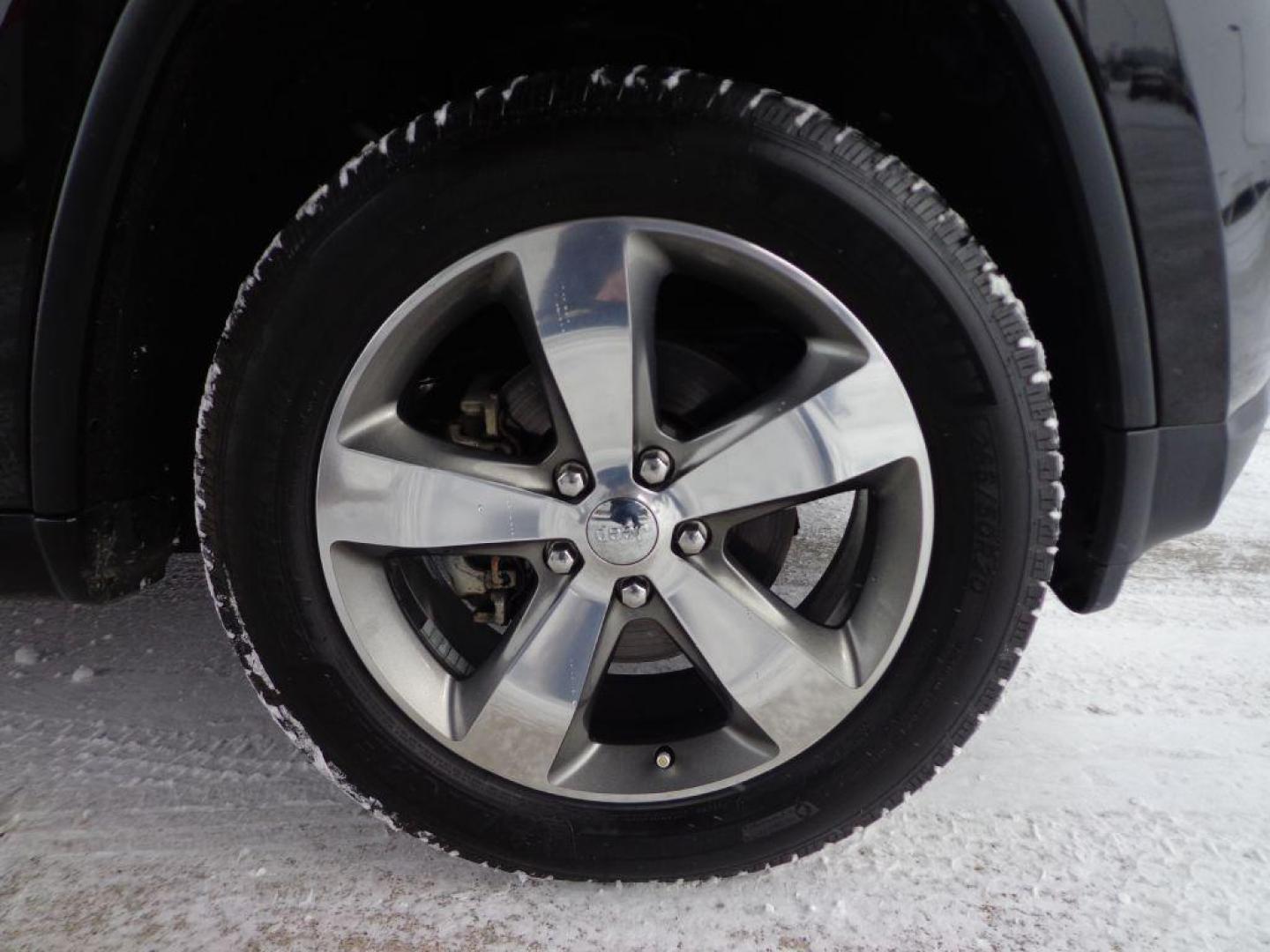 2015 BLACK JEEP GRAND CHEROKEE LIMITED (1C4RJFBGXFC) with an 3.6L engine, Automatic transmission, located at 6610 L St., Omaha, NE, 68117, (402) 731-7800, 41.212872, -96.014702 - 1-OWNER, CLEAN CARFAX, LOW MILEAGE, HEATED FRONT/REAR SEATS, SUNROOF, NAV AND NEWER TIRES! *****We have found that most customers do the majority of their shopping online before visiting a dealership. For this reason we feel it necessary to have a competitive price on our used vehicles right - Photo#7