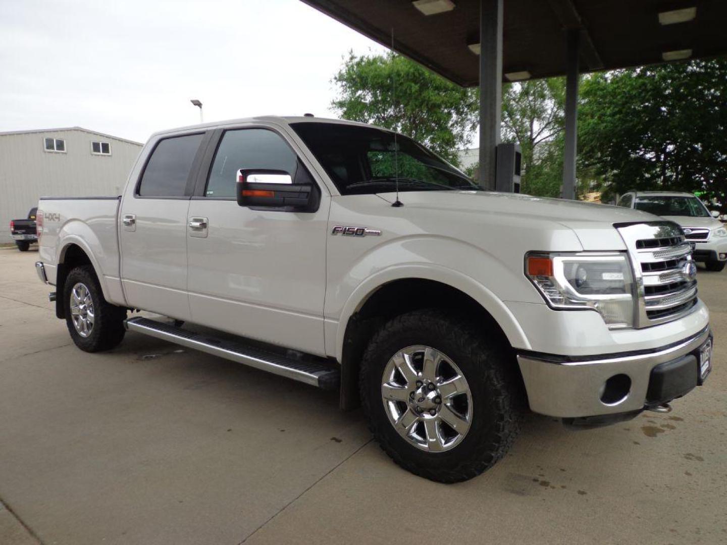2013 WHITE FORD F150 SUPERCREW (1FTFW1EF6DF) with an 5.0L engine, Automatic transmission, located at 6610 L St., Omaha, NE, 68117, (402) 731-7800, 41.212872, -96.014702 - SHARP LARIAT 5.0 LOADED WITH OPTIONS AND NEWER TIRES! *****We have found that most customers do the majority of their shopping online before visiting a dealership. For this reason we feel it necessary to have a competitive price on our used vehicles right up front. We spend time researching t - Photo#2