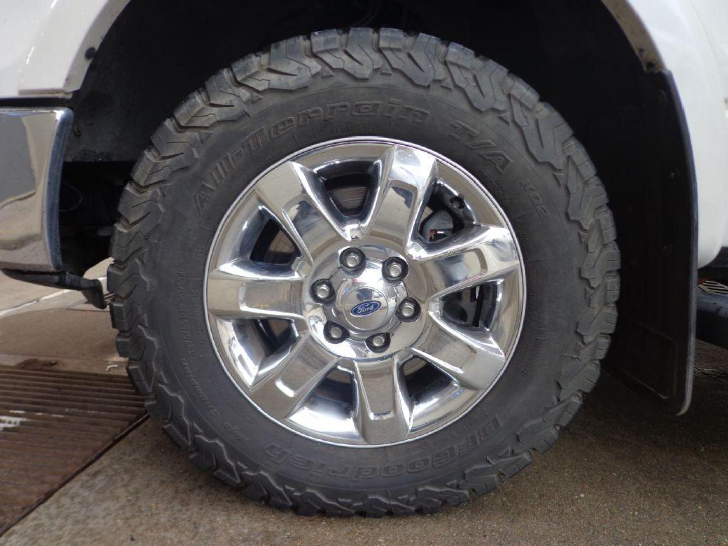 2013 WHITE FORD F150 SUPERCREW (1FTFW1EF6DF) with an 5.0L engine, Automatic transmission, located at 6610 L St., Omaha, NE, 68117, (402) 731-7800, 41.212872, -96.014702 - SHARP LARIAT 5.0 LOADED WITH OPTIONS AND NEWER TIRES! *****We have found that most customers do the majority of their shopping online before visiting a dealership. For this reason we feel it necessary to have a competitive price on our used vehicles right up front. We spend time researching t - Photo#7