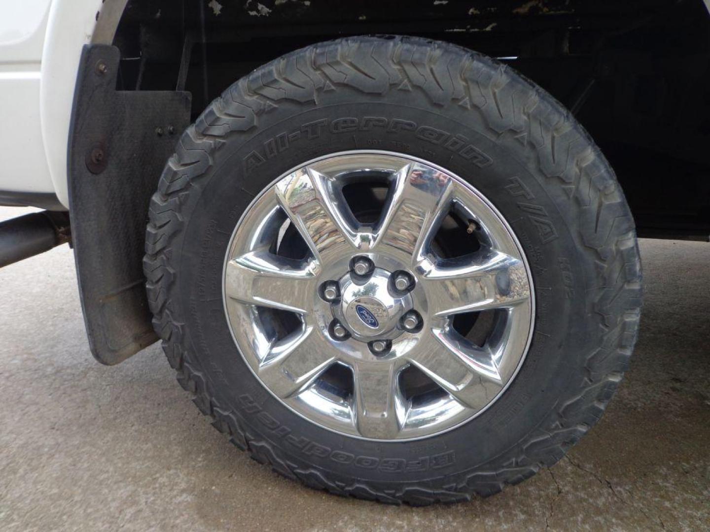 2013 WHITE FORD F150 SUPERCREW (1FTFW1EF6DF) with an 5.0L engine, Automatic transmission, located at 6610 L St., Omaha, NE, 68117, (402) 731-7800, 41.212872, -96.014702 - SHARP LARIAT 5.0 LOADED WITH OPTIONS AND NEWER TIRES! *****We have found that most customers do the majority of their shopping online before visiting a dealership. For this reason we feel it necessary to have a competitive price on our used vehicles right up front. We spend time researching t - Photo#9