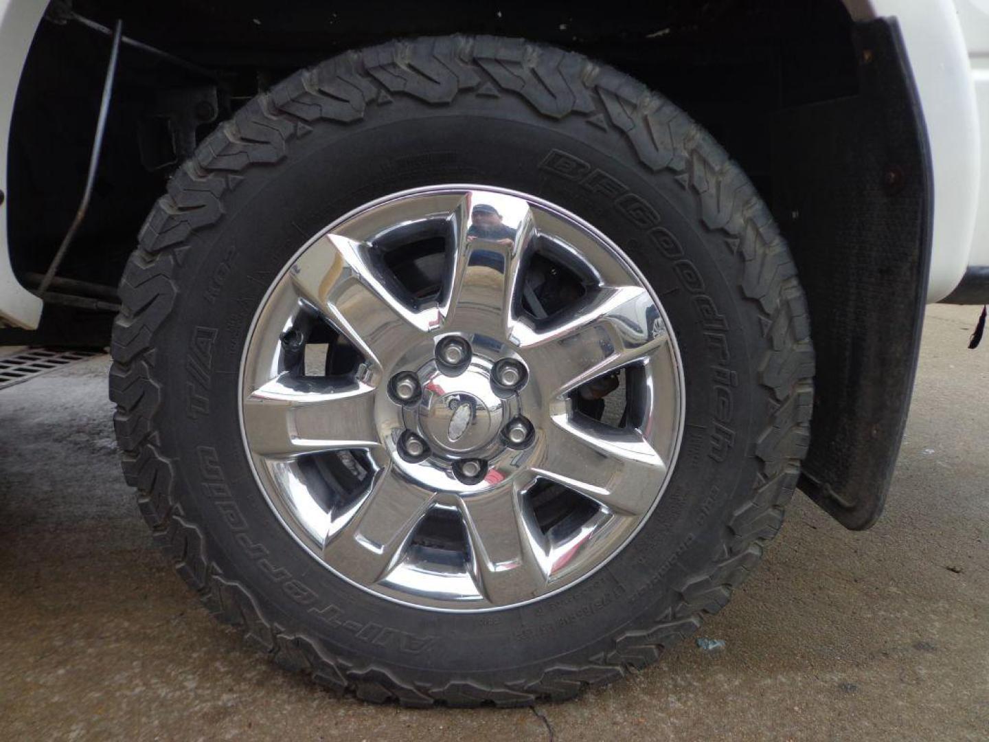 2013 WHITE FORD F150 SUPERCREW (1FTFW1EF6DF) with an 5.0L engine, Automatic transmission, located at 6610 L St., Omaha, NE, 68117, (402) 731-7800, 41.212872, -96.014702 - SHARP LARIAT 5.0 LOADED WITH OPTIONS AND NEWER TIRES! *****We have found that most customers do the majority of their shopping online before visiting a dealership. For this reason we feel it necessary to have a competitive price on our used vehicles right up front. We spend time researching t - Photo#10