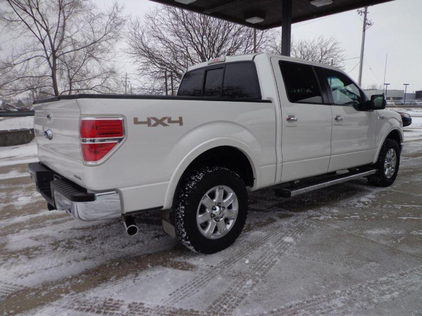 2013 WHITE FORD F150 SUPERCREW (1FTFW1EF6DF) with an 5.0L engine, Automatic transmission, located at 6610 L St., Omaha, NE, 68117, (402) 731-7800, 41.212872, -96.014702 - SHARP LARIAT 5.0 LOADED WITH OPTIONS AND NEWER TIRES! *****We have found that most customers do the majority of their shopping online before visiting a dealership. For this reason we feel it necessary to have a competitive price on our used vehicles right up front. We spend time researching t - Photo#3