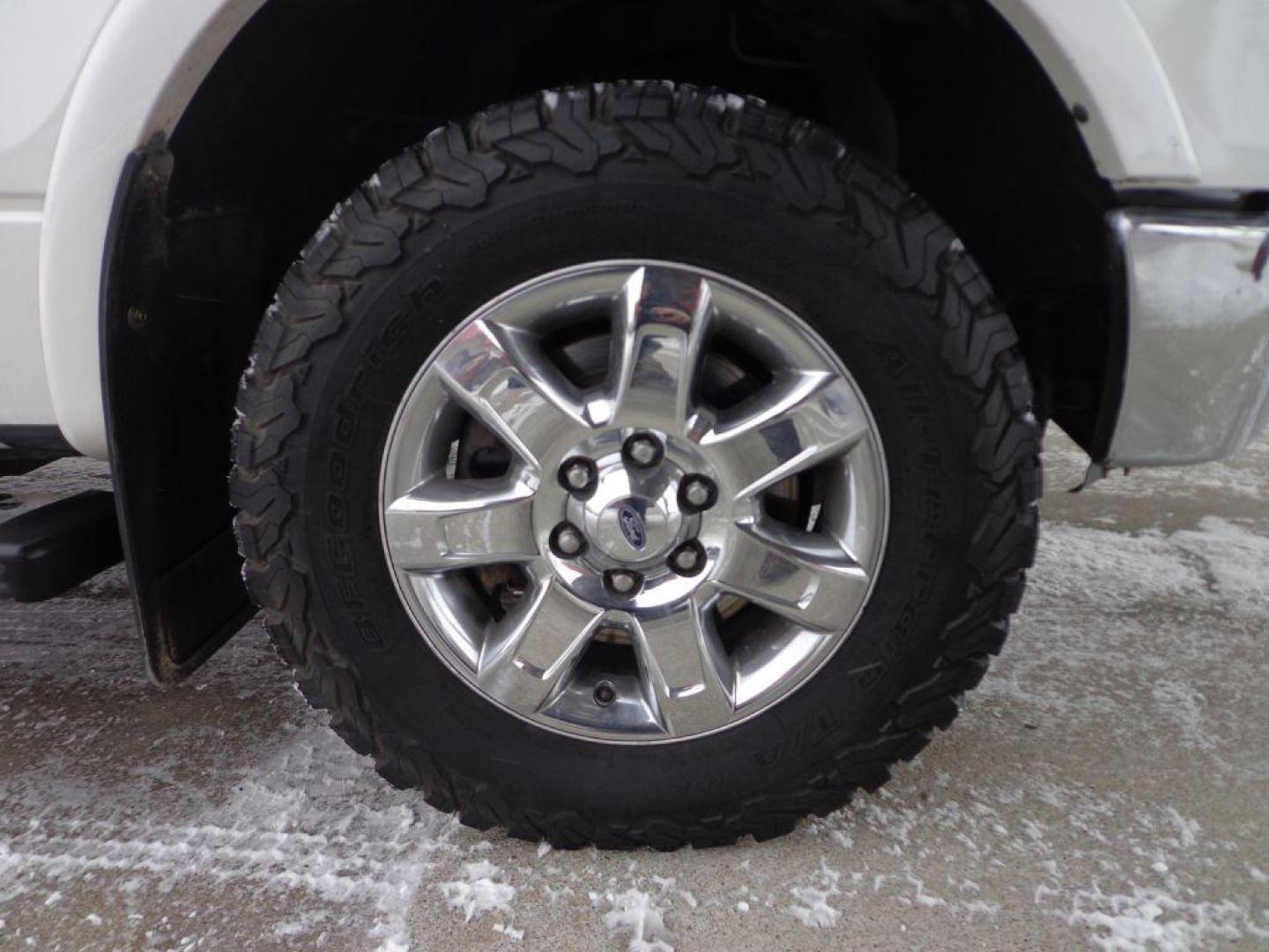 2013 WHITE FORD F150 SUPERCREW (1FTFW1EF6DF) with an 5.0L engine, Automatic transmission, located at 6610 L St., Omaha, NE, 68117, (402) 731-7800, 41.212872, -96.014702 - SHARP LARIAT 5.0 LOADED WITH OPTIONS AND NEWER TIRES! *****We have found that most customers do the majority of their shopping online before visiting a dealership. For this reason we feel it necessary to have a competitive price on our used vehicles right up front. We spend time researching t - Photo#8