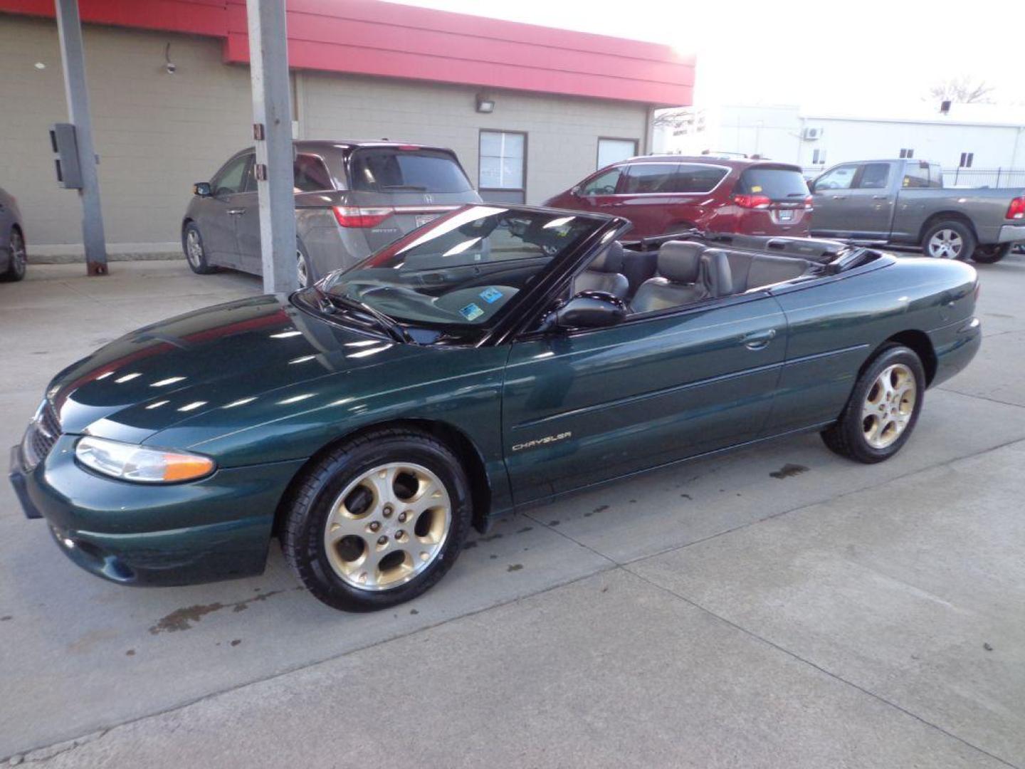 1999 GREEN CHRYSLER SEBRING JXI (3C3EL55H5XT) with an 2.5L engine, Automatic transmission, located at 6610 L St., Omaha, NE, 68117, (402) 731-7800, 41.212872, -96.014702 - FRESH TRADE-IN, CLEAN CARFAX, LOW MILEAGE, RUNS AND DRIVES GREAT WITH NEWER TIRES! *****We have found that most customers do the majority of their shopping online before visiting a dealership. For this reason we feel it necessary to have a competitive price on our used vehicles right up front - Photo#11