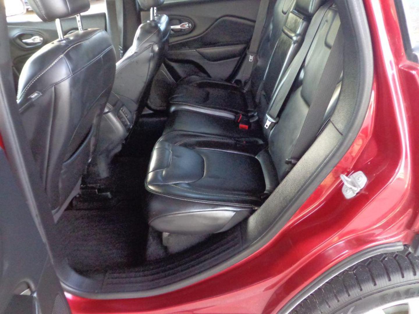 2015 RED JEEP CHEROKEE LIMITED (1C4PJMDB9FW) with an 2.4L engine, Automatic transmission, located at 6610 L St., Omaha, NE, 68117, (402) 731-7800, 41.212872, -96.014702 - 2-OWNER TRADE IN RUNS AND DRIVES GREAT! *****We have found that most customers do the majority of their shopping online before visiting a dealership. For this reason we feel it necessary to have a competitive price on our used vehicles right up front. We spend time researching the region to ens - Photo#18