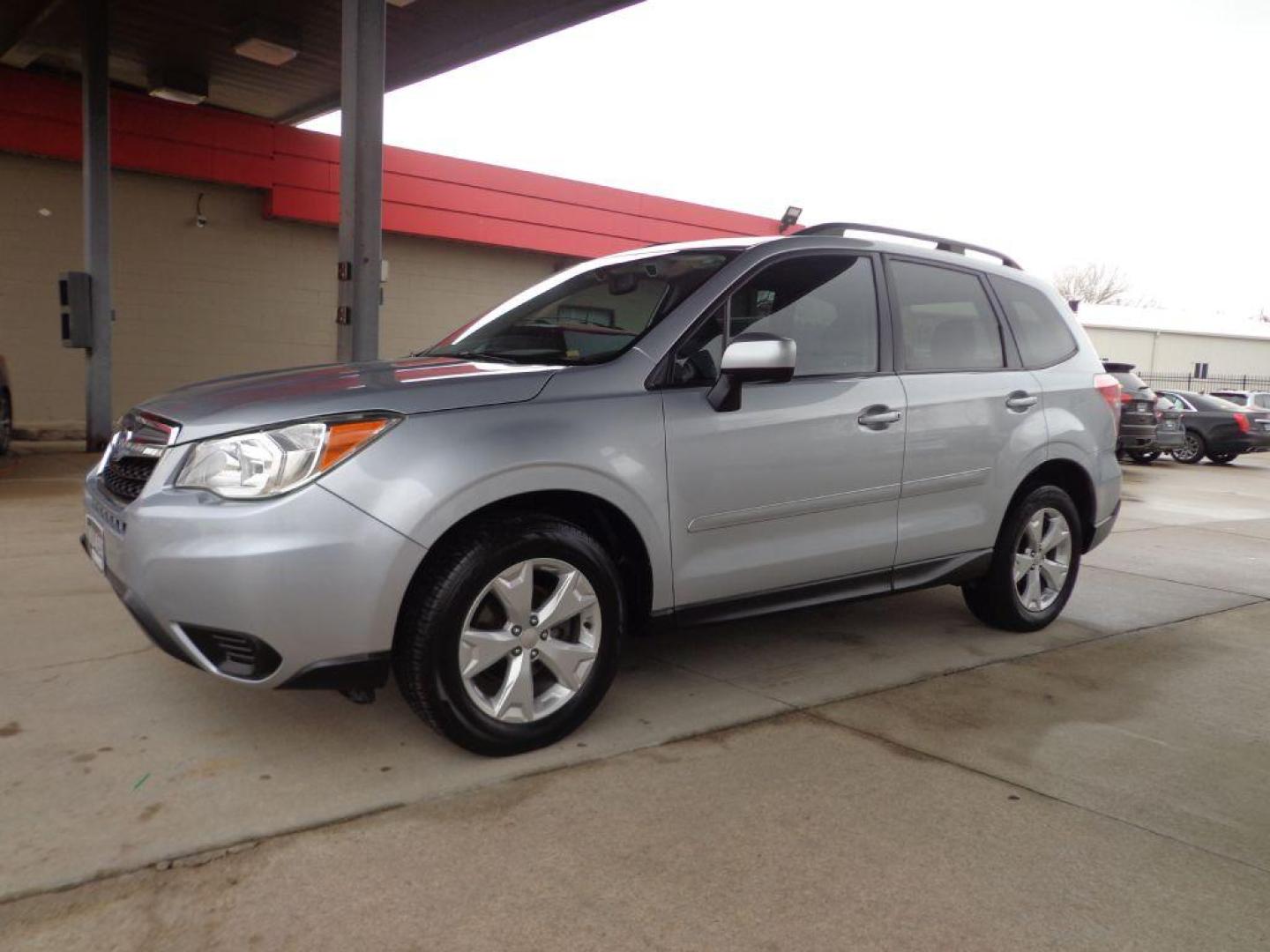 2015 SILVER SUBARU FORESTER 2.5I PREMIUM (JF2SJAFC0FH) with an 2.5L engine, Automatic transmission, located at 6610 L St., Omaha, NE, 68117, (402) 731-7800, 41.212872, -96.014702 - NICE LOW MILE PREMIUM WITH A CLEAN CARFAX, HEATED SEATS, SUNROOF, BACKUP CAM AND NEWER TIRES! *****We have found that most customers do the majority of their shopping online before visiting a dealership. For this reason we feel it necessary to have a competitive price on our used vehicles rig - Photo#0