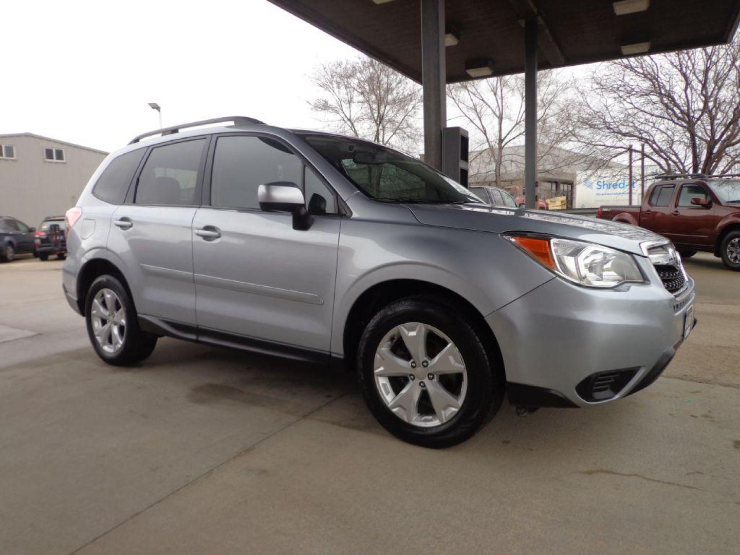 2015 SILVER SUBARU FORESTER 2.5I PREMIUM (JF2SJAFC0FH) with an 2.5L engine, Automatic transmission, located at 6610 L St., Omaha, NE, 68117, (402) 731-7800, 41.212872, -96.014702 - NICE LOW MILE PREMIUM WITH A CLEAN CARFAX, HEATED SEATS, SUNROOF, BACKUP CAM AND NEWER TIRES! *****We have found that most customers do the majority of their shopping online before visiting a dealership. For this reason we feel it necessary to have a competitive price on our used vehicles rig - Photo#2