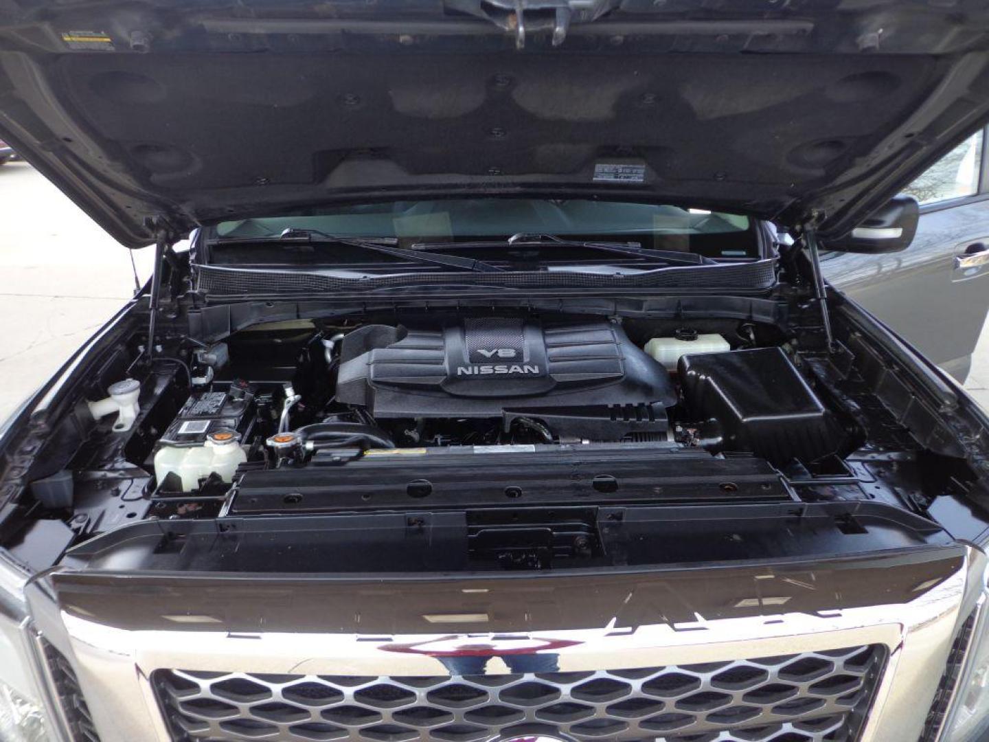 2018 GRAY NISSAN TITAN SV (1N6AA1EJ1JN) with an 5.6L engine, Automatic transmission, located at 6610 L St., Omaha, NE, 68117, (402) 731-7800, 41.212872, -96.014702 - SHARP 2-OWNER, CLEAN CARFAX, LOW MILEAGE WITH NEWER TIRES! *****We have found that most customers do the majority of their shopping online before visiting a dealership. For this reason we feel it necessary to have a competitive price on our used vehicles right up front. We spend time research - Photo#11
