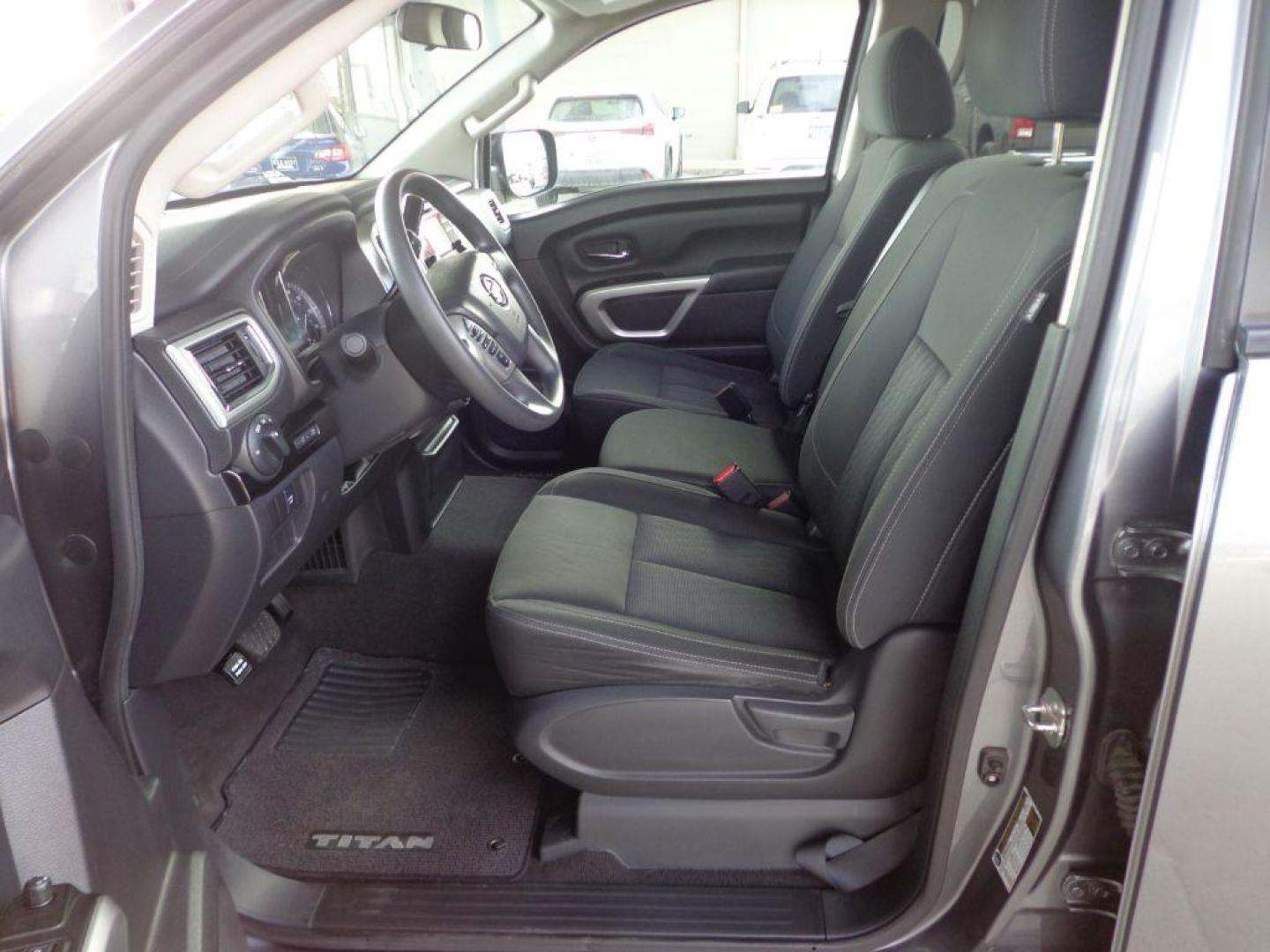 2018 GRAY NISSAN TITAN SV (1N6AA1EJ1JN) with an 5.6L engine, Automatic transmission, located at 6610 L St., Omaha, NE, 68117, (402) 731-7800, 41.212872, -96.014702 - SHARP 2-OWNER, CLEAN CARFAX, LOW MILEAGE WITH NEWER TIRES! *****We have found that most customers do the majority of their shopping online before visiting a dealership. For this reason we feel it necessary to have a competitive price on our used vehicles right up front. We spend time research - Photo#12