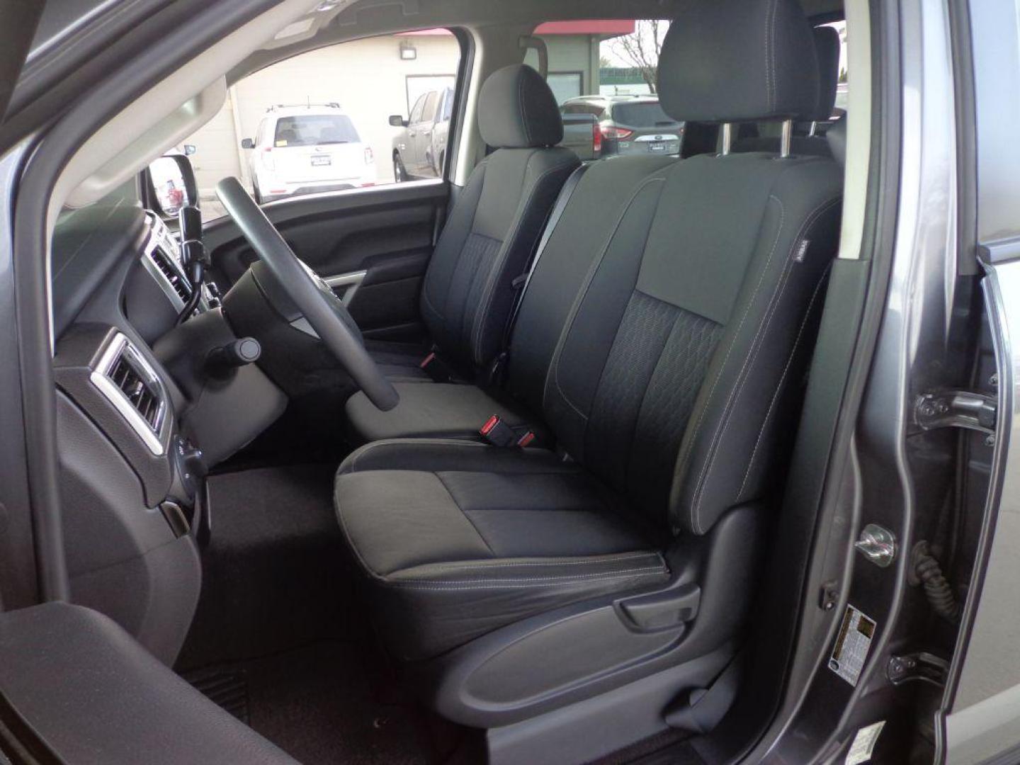 2018 GRAY NISSAN TITAN SV (1N6AA1EJ1JN) with an 5.6L engine, Automatic transmission, located at 6610 L St., Omaha, NE, 68117, (402) 731-7800, 41.212872, -96.014702 - SHARP 2-OWNER, CLEAN CARFAX, LOW MILEAGE WITH NEWER TIRES! *****We have found that most customers do the majority of their shopping online before visiting a dealership. For this reason we feel it necessary to have a competitive price on our used vehicles right up front. We spend time research - Photo#13