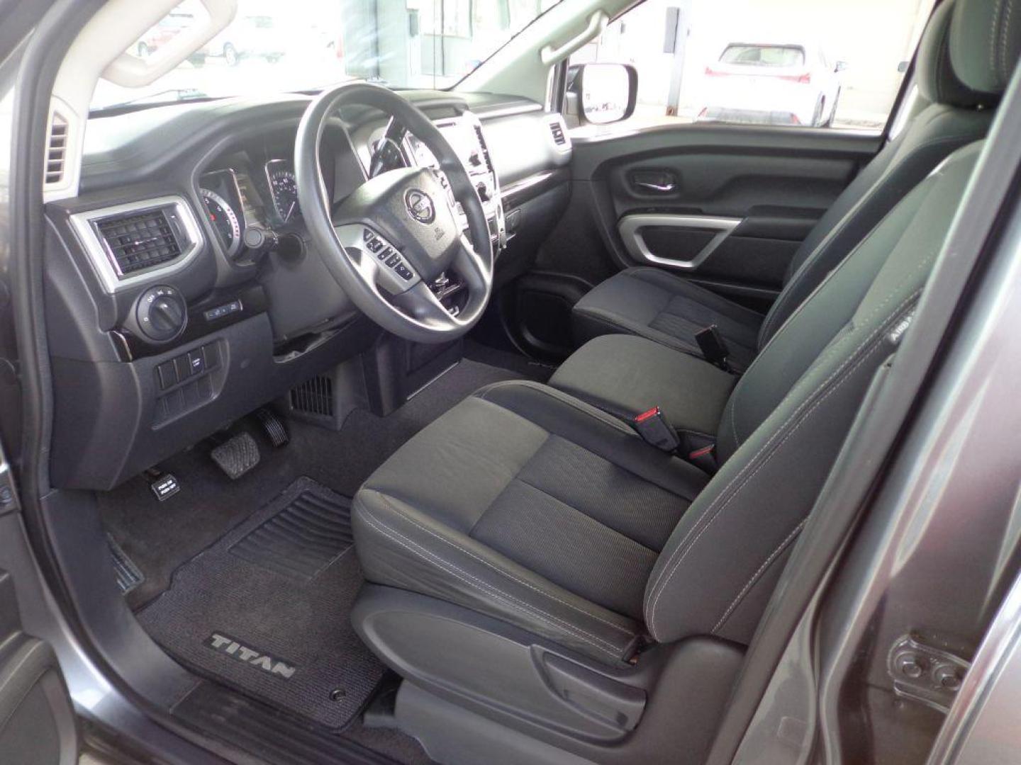 2018 GRAY NISSAN TITAN SV (1N6AA1EJ1JN) with an 5.6L engine, Automatic transmission, located at 6610 L St., Omaha, NE, 68117, (402) 731-7800, 41.212872, -96.014702 - SHARP 2-OWNER, CLEAN CARFAX, LOW MILEAGE WITH NEWER TIRES! *****We have found that most customers do the majority of their shopping online before visiting a dealership. For this reason we feel it necessary to have a competitive price on our used vehicles right up front. We spend time research - Photo#14
