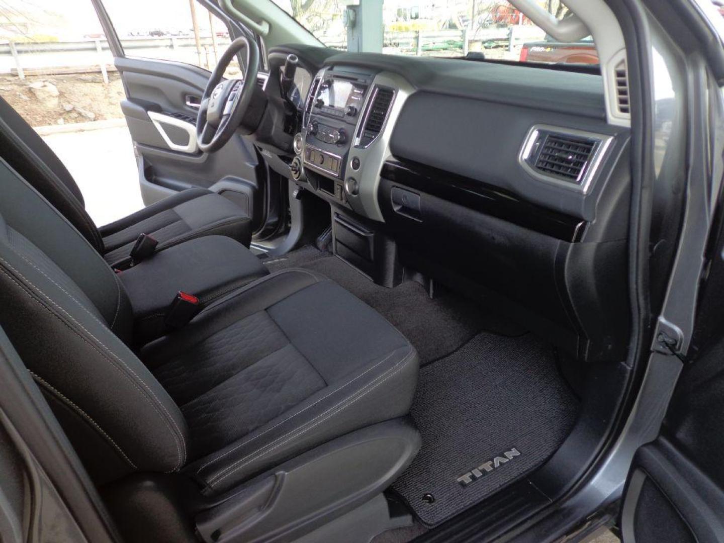 2018 GRAY NISSAN TITAN SV (1N6AA1EJ1JN) with an 5.6L engine, Automatic transmission, located at 6610 L St., Omaha, NE, 68117, (402) 731-7800, 41.212872, -96.014702 - SHARP 2-OWNER, CLEAN CARFAX, LOW MILEAGE WITH NEWER TIRES! *****We have found that most customers do the majority of their shopping online before visiting a dealership. For this reason we feel it necessary to have a competitive price on our used vehicles right up front. We spend time research - Photo#17