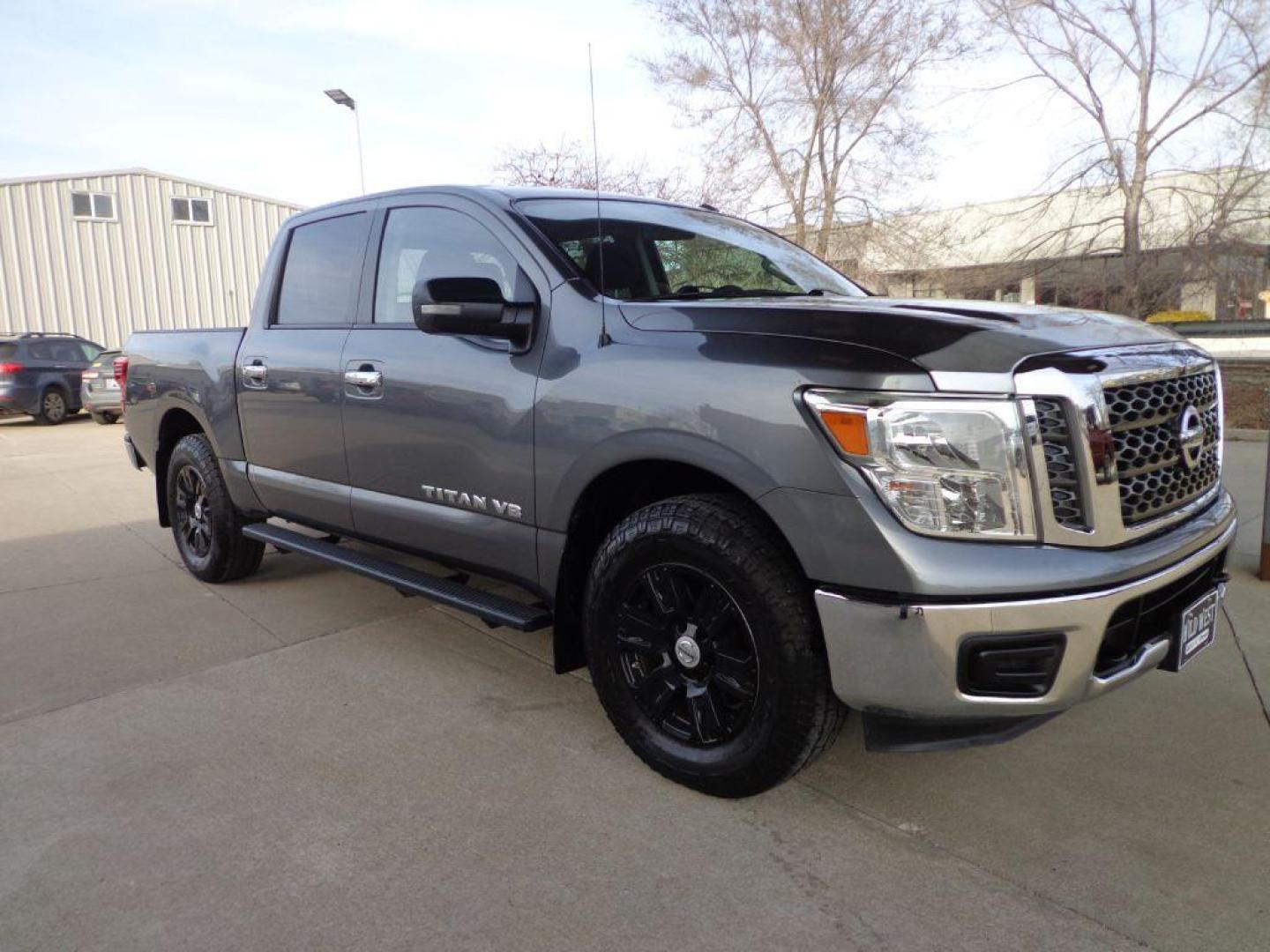 2018 GRAY NISSAN TITAN SV (1N6AA1EJ1JN) with an 5.6L engine, Automatic transmission, located at 6610 L St., Omaha, NE, 68117, (402) 731-7800, 41.212872, -96.014702 - SHARP 2-OWNER, CLEAN CARFAX, LOW MILEAGE WITH NEWER TIRES! *****We have found that most customers do the majority of their shopping online before visiting a dealership. For this reason we feel it necessary to have a competitive price on our used vehicles right up front. We spend time research - Photo#2