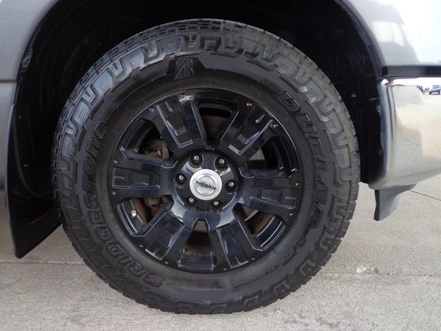 2018 GRAY NISSAN TITAN SV (1N6AA1EJ1JN) with an 5.6L engine, Automatic transmission, located at 6610 L St., Omaha, NE, 68117, (402) 731-7800, 41.212872, -96.014702 - SHARP 2-OWNER, CLEAN CARFAX, LOW MILEAGE WITH NEWER TIRES! *****We have found that most customers do the majority of their shopping online before visiting a dealership. For this reason we feel it necessary to have a competitive price on our used vehicles right up front. We spend time research - Photo#8