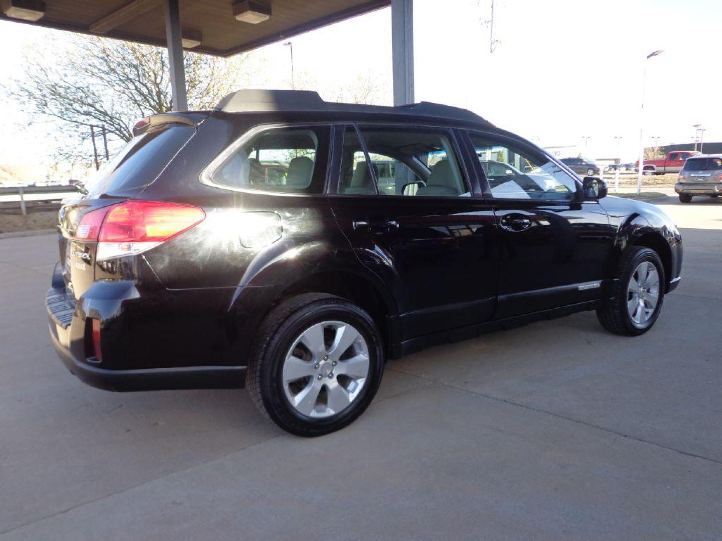 2012 BLACK SUBARU OUTBACK 2.5I (4S4BRBAC5C3) with an 2.5L engine, Continuously Variable transmission, located at 6610 L St., Omaha, NE, 68117, (402) 731-7800, 41.212872, -96.014702 - SHARP 2-OWNER, CLEAN CARFAX WITH LOW MILEAGE! *****We have found that most customers do the majority of their shopping online before visiting a dealership. For this reason we feel it necessary to have a competitive price on our used vehicles right up front. We spend time researching the reg - Photo#3