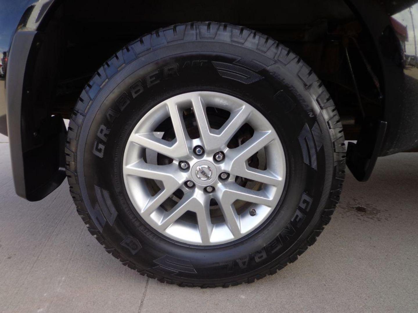 2015 BLACK NISSAN FRONTIER SV (1N6AD0CW6FN) with an 4.0L engine, Automatic transmission, located at 6610 L St., Omaha, NE, 68117, (402) 731-7800, 41.212872, -96.014702 - SHARP 2-OWNER, CLEAN CARFAX, LOW MILEAGE AND NEWER TIRES! *****We have found that most customers do the majority of their shopping online before visiting a dealership. For this reason we feel it necessary to have a competitive price on our used vehicles right up front. We spend time researching - Photo#9