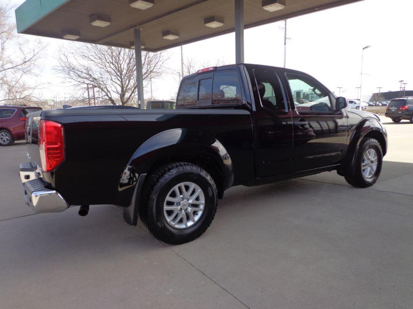 2015 BLACK NISSAN FRONTIER SV (1N6AD0CW6FN) with an 4.0L engine, Automatic transmission, located at 6610 L St., Omaha, NE, 68117, (402) 731-7800, 41.212872, -96.014702 - SHARP 2-OWNER, CLEAN CARFAX, LOW MILEAGE AND NEWER TIRES! *****We have found that most customers do the majority of their shopping online before visiting a dealership. For this reason we feel it necessary to have a competitive price on our used vehicles right up front. We spend time researching - Photo#3