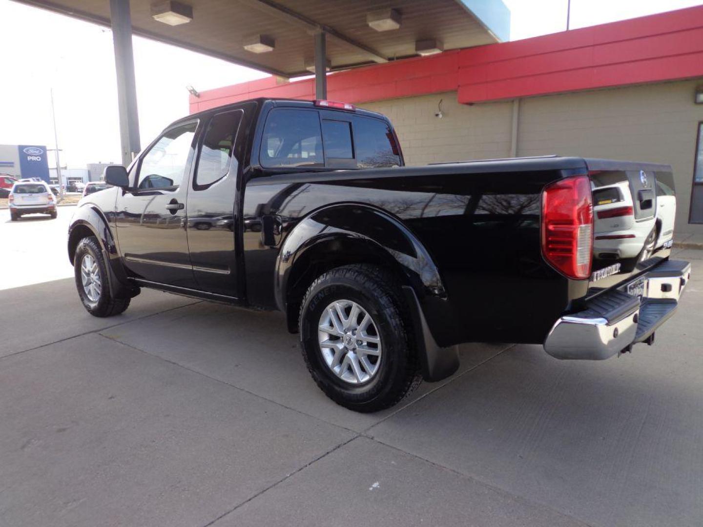2015 BLACK NISSAN FRONTIER SV (1N6AD0CW6FN) with an 4.0L engine, Automatic transmission, located at 6610 L St., Omaha, NE, 68117, (402) 731-7800, 41.212872, -96.014702 - SHARP 2-OWNER, CLEAN CARFAX, LOW MILEAGE AND NEWER TIRES! *****We have found that most customers do the majority of their shopping online before visiting a dealership. For this reason we feel it necessary to have a competitive price on our used vehicles right up front. We spend time researching - Photo#5