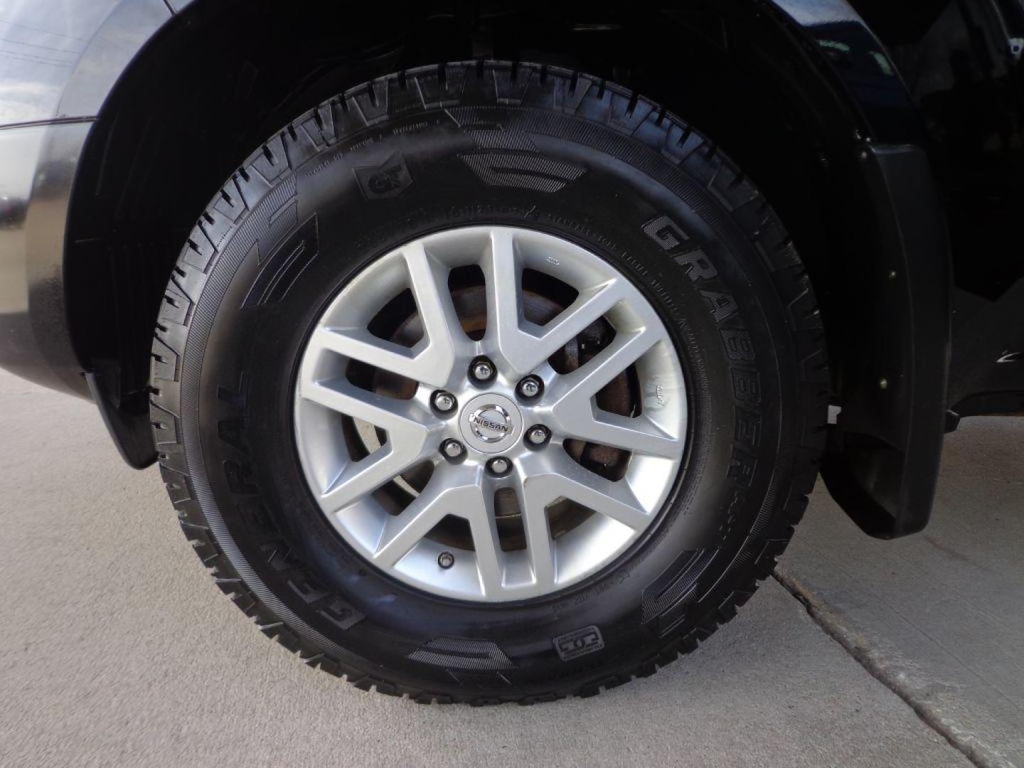 2015 BLACK NISSAN FRONTIER SV (1N6AD0CW6FN) with an 4.0L engine, Automatic transmission, located at 6610 L St., Omaha, NE, 68117, (402) 731-7800, 41.212872, -96.014702 - SHARP 2-OWNER, CLEAN CARFAX, LOW MILEAGE AND NEWER TIRES! *****We have found that most customers do the majority of their shopping online before visiting a dealership. For this reason we feel it necessary to have a competitive price on our used vehicles right up front. We spend time researching - Photo#7