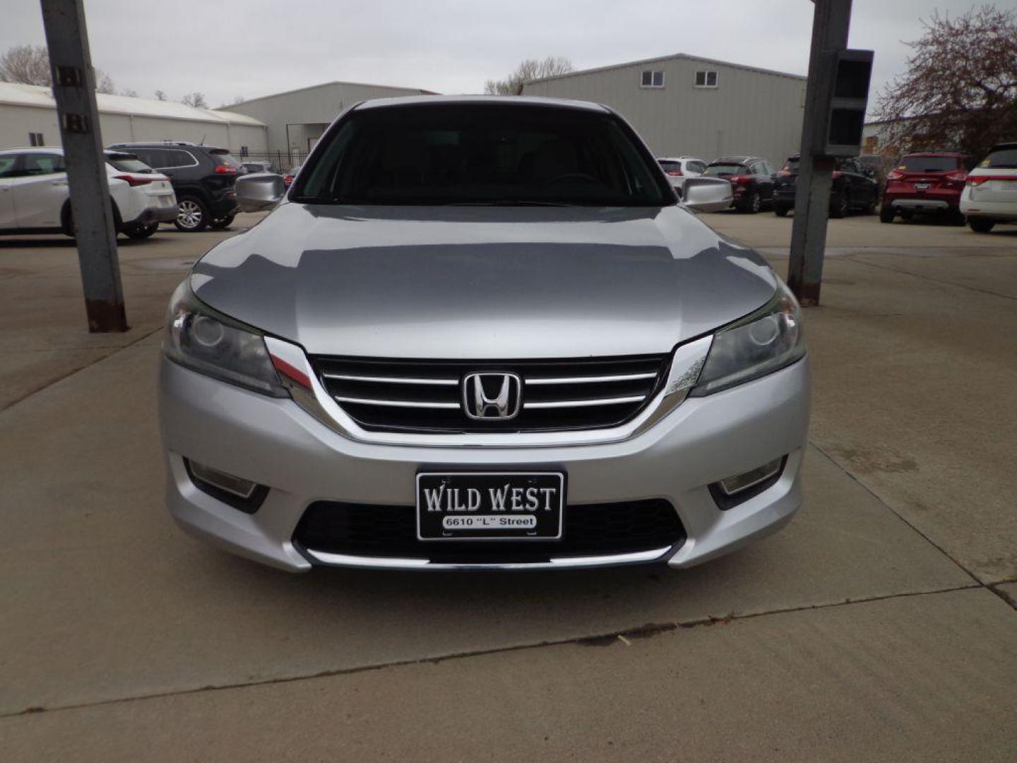 2013 SILVER HONDA ACCORD EXL (1HGCR2F86DA) with an 2.4L engine, Continuously Variable transmission, located at 6610 L St., Omaha, NE, 68117, (402) 731-7800, 41.212872, -96.014702 - Photo#1