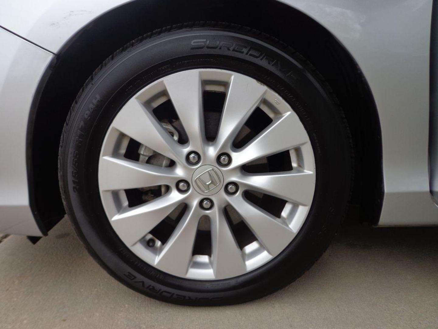 2013 SILVER HONDA ACCORD EXL (1HGCR2F86DA) with an 2.4L engine, Continuously Variable transmission, located at 6610 L St., Omaha, NE, 68117, (402) 731-7800, 41.212872, -96.014702 - Photo#7