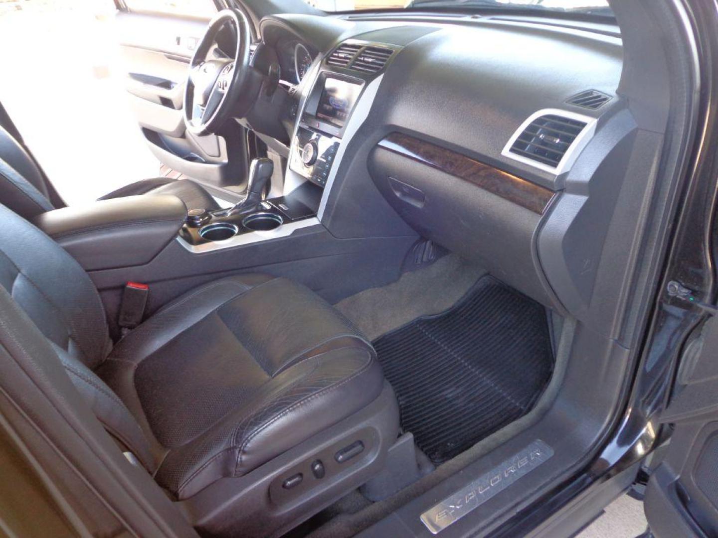 2013 BLACK FORD EXPLORER LIMITED (1FM5K8F86DG) with an 3.5L engine, Automatic transmission, located at 6610 L St., Omaha, NE, 68117, (402) 731-7800, 41.212872, -96.014702 - SHARP LOCAL TRADE-IN LOADED WITH POWER 3RD ROW SEATING, MIDDLE CAPTAIN CHAIRS, HEATED/COOLED FRONT SEATS, SUNROOF, NAV, AND BACKUP CAM. ADAPTIVE RADAR INOP *****We have found that most customers do the majority of their shopping online before visiting a dealership. For this reason we feel it ne - Photo#13