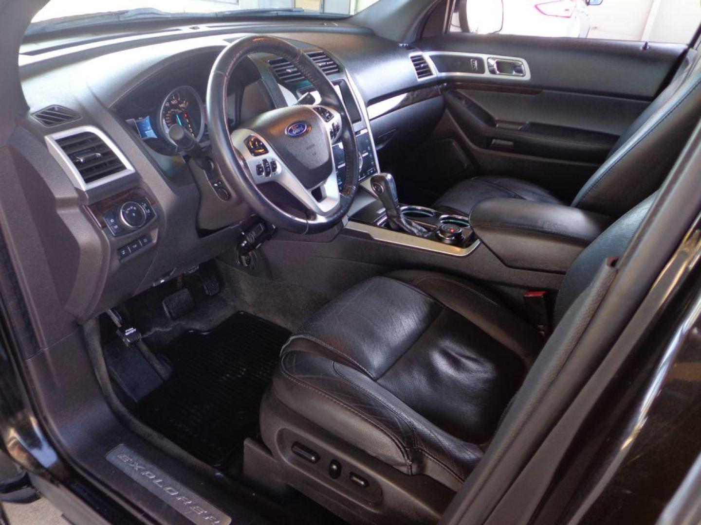 2013 BLACK FORD EXPLORER LIMITED (1FM5K8F86DG) with an 3.5L engine, Automatic transmission, located at 6610 L St., Omaha, NE, 68117, (402) 731-7800, 41.212872, -96.014702 - Photo#10