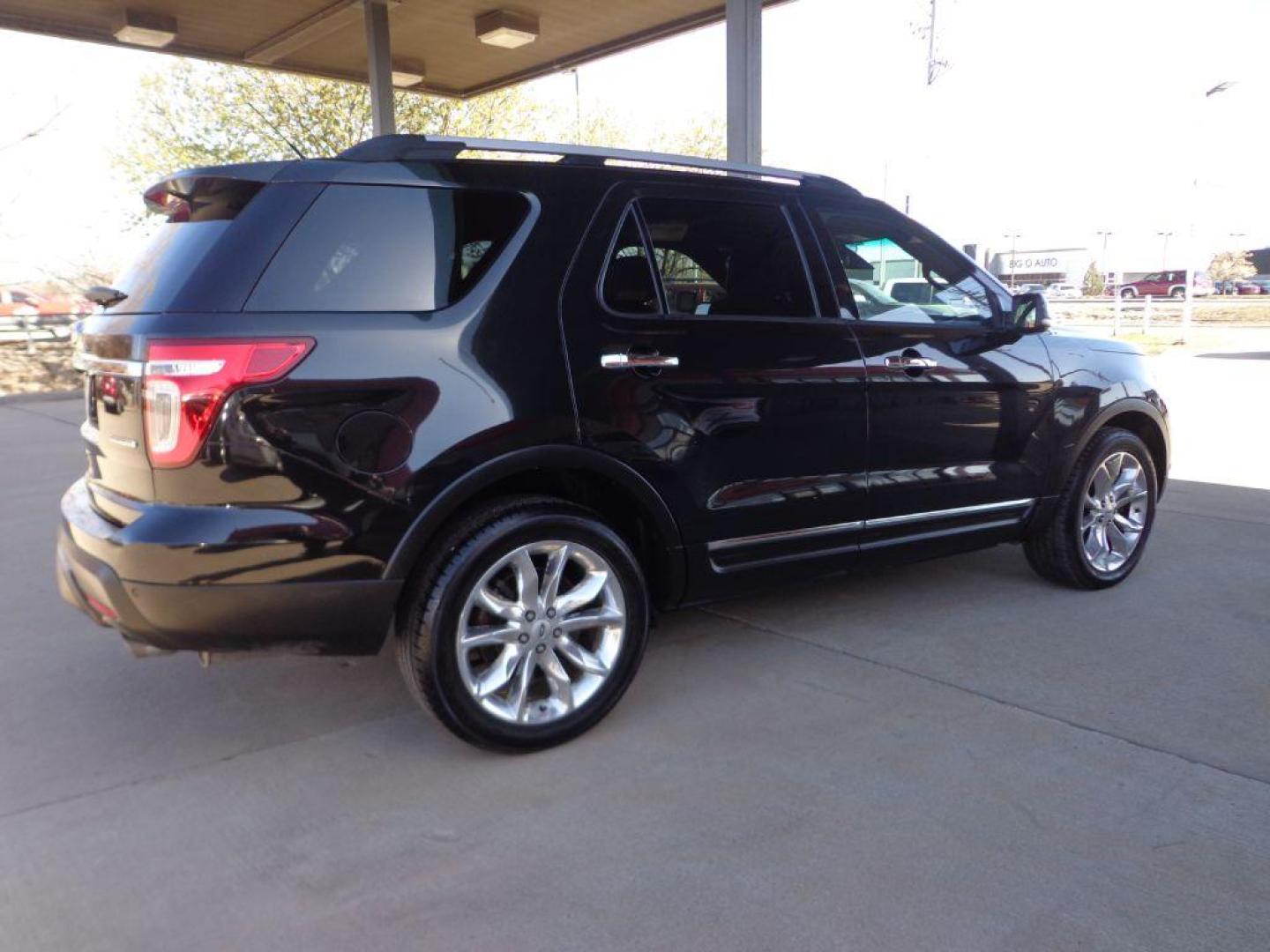 2013 BLACK FORD EXPLORER LIMITED (1FM5K8F86DG) with an 3.5L engine, Automatic transmission, located at 6610 L St., Omaha, NE, 68117, (402) 731-7800, 41.212872, -96.014702 - Photo#3