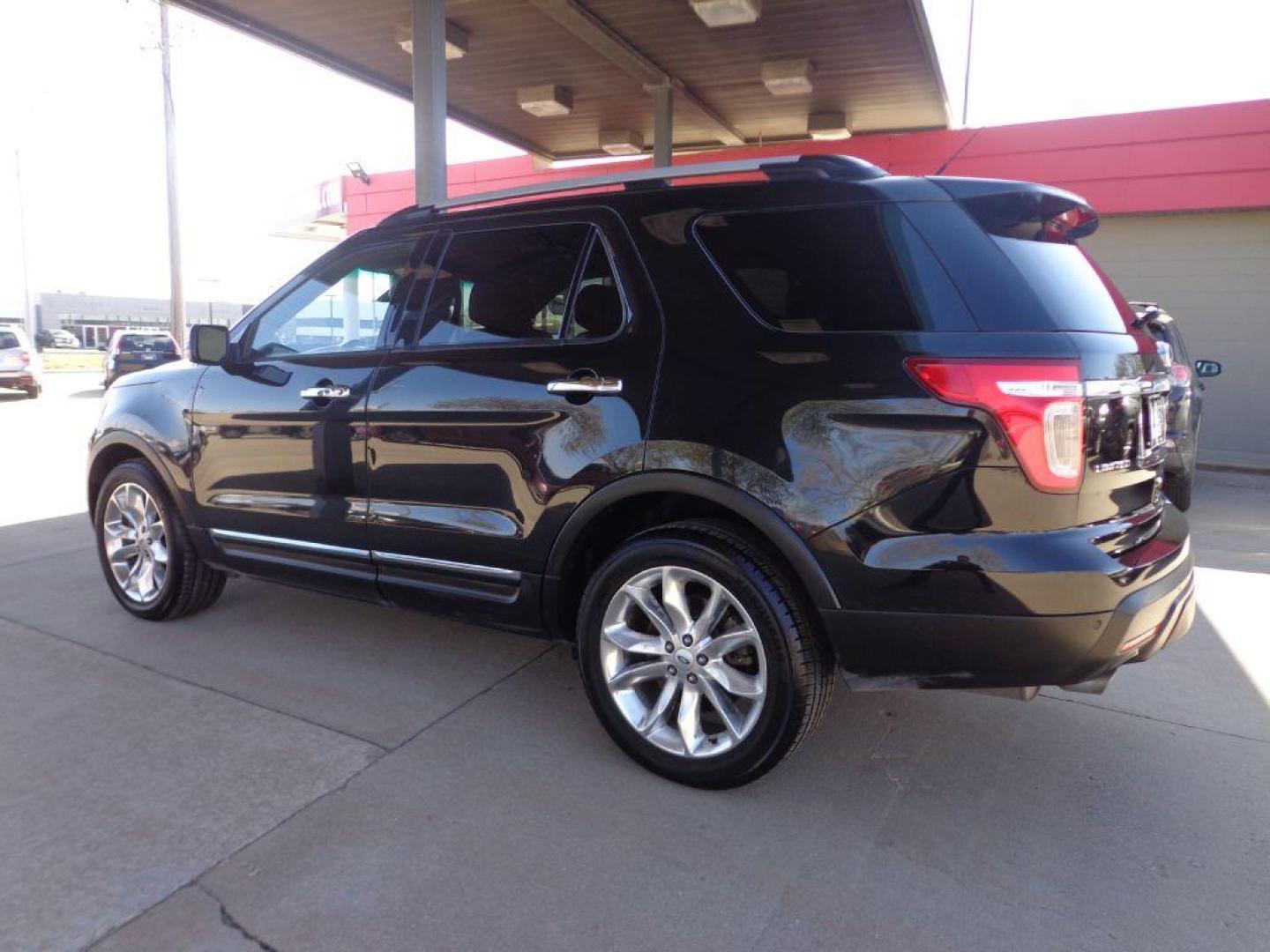 2013 BLACK FORD EXPLORER LIMITED (1FM5K8F86DG) with an 3.5L engine, Automatic transmission, located at 6610 L St., Omaha, NE, 68117, (402) 731-7800, 41.212872, -96.014702 - Photo#5