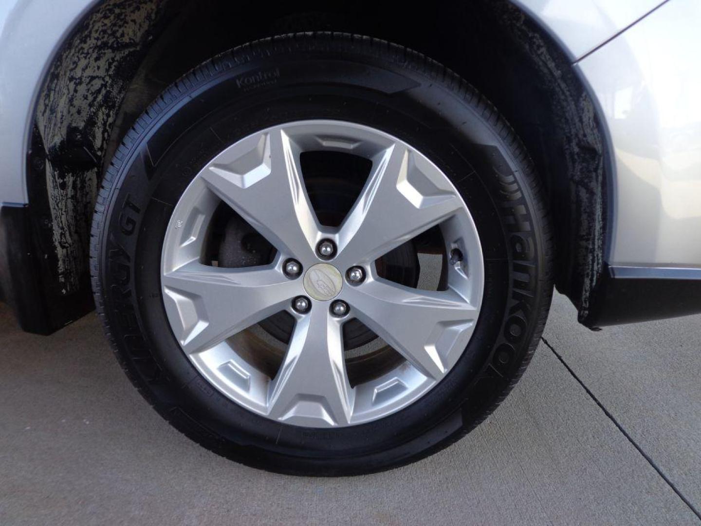 2016 SILVER SUBARU FORESTER 2.5I LIMITED (JF2SJARC7GH) with an 2.5L engine, Continuously Variable transmission, located at 6610 L St., Omaha, NE, 68117, (402) 731-7800, 41.212872, -96.014702 - Photo#8