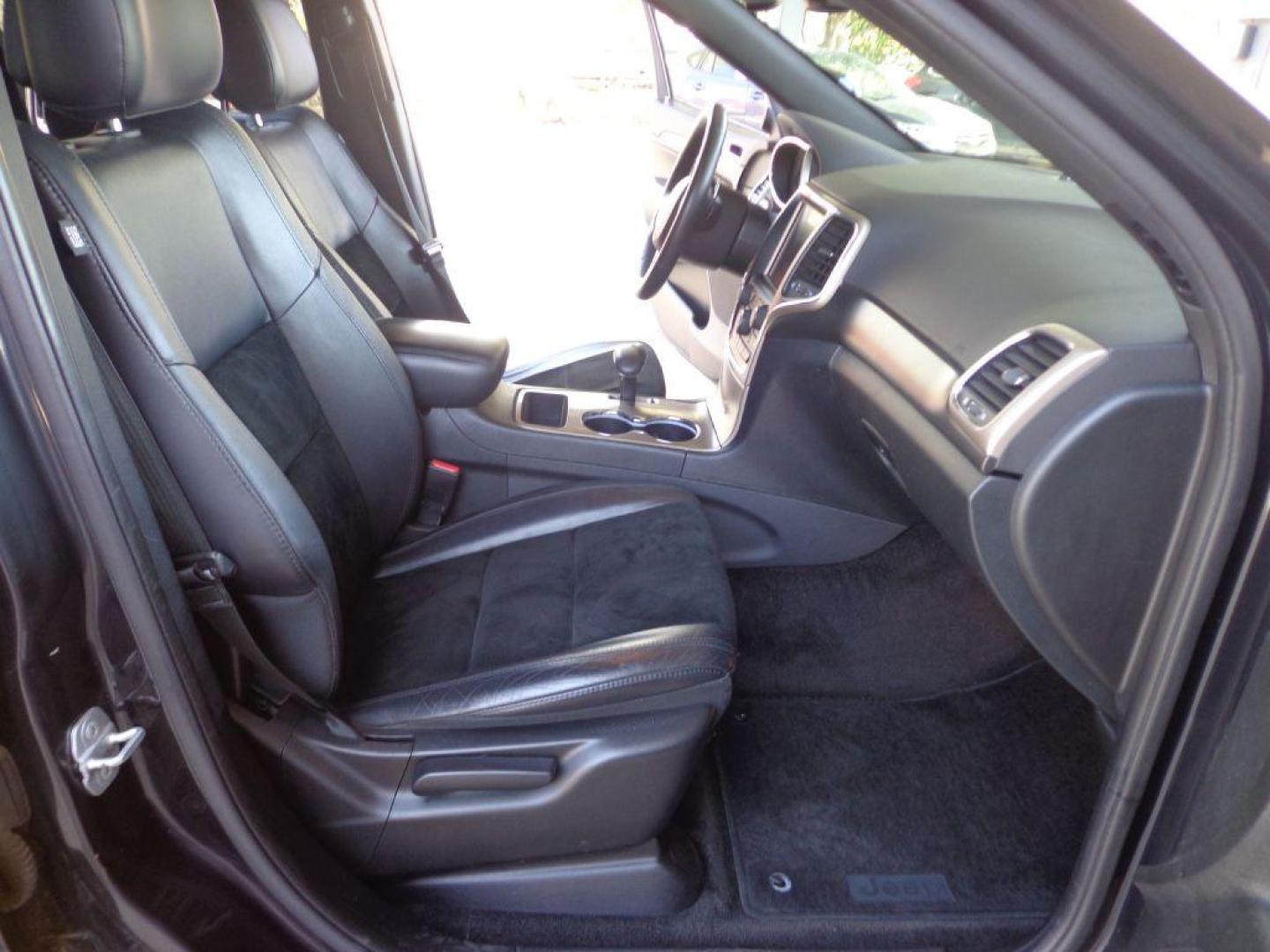 2015 BLACK JEEP GRAND CHEROKEE ALTITUDE (1C4RJFAG3FC) with an 3.6L engine, Automatic transmission, located at 6610 L St., Omaha, NE, 68117, (402) 731-7800, 41.212872, -96.014702 - 2-OWNER, CLEAN CARFAX, LOW MILEAGE, LOADED WITH OPTIONS AND NEWER TIRES! *****We have found that most customers do the majority of their shopping online before visiting a dealership. For this reason we feel it necessary to have a competitive price on our used vehicles right up front. We spen - Photo#15