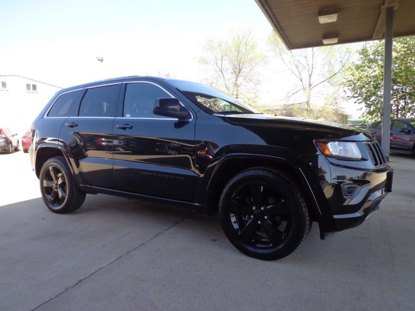 2015 BLACK JEEP GRAND CHEROKEE ALTITUDE (1C4RJFAG3FC) with an 3.6L engine, Automatic transmission, located at 6610 L St., Omaha, NE, 68117, (402) 731-7800, 41.212872, -96.014702 - 2-OWNER, CLEAN CARFAX, LOW MILEAGE, LOADED WITH OPTIONS AND NEWER TIRES! *****We have found that most customers do the majority of their shopping online before visiting a dealership. For this reason we feel it necessary to have a competitive price on our used vehicles right up front. We spen - Photo#2