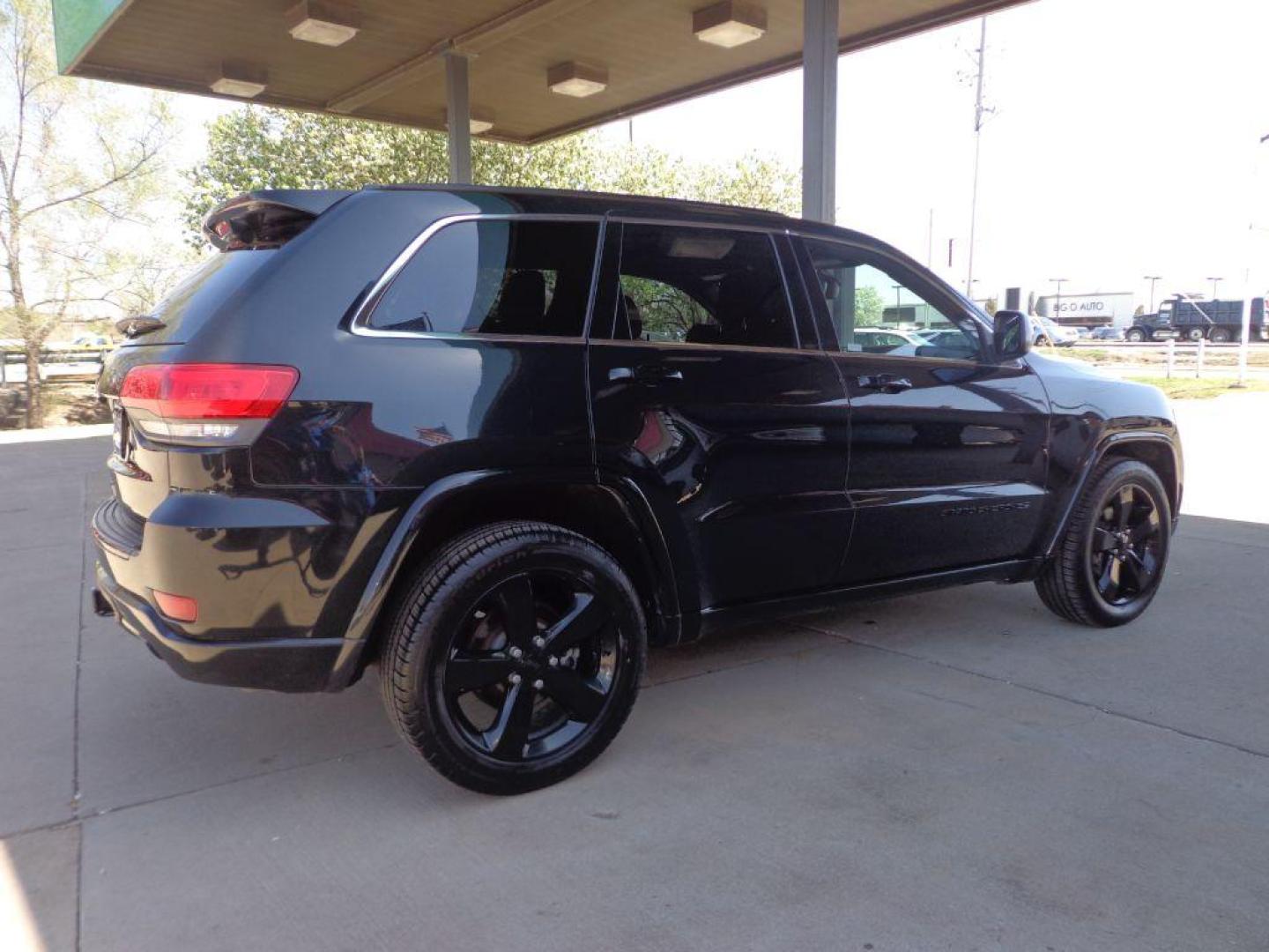 2015 BLACK JEEP GRAND CHEROKEE ALTITUDE (1C4RJFAG3FC) with an 3.6L engine, Automatic transmission, located at 6610 L St., Omaha, NE, 68117, (402) 731-7800, 41.212872, -96.014702 - 2-OWNER, CLEAN CARFAX, LOW MILEAGE, LOADED WITH OPTIONS AND NEWER TIRES! *****We have found that most customers do the majority of their shopping online before visiting a dealership. For this reason we feel it necessary to have a competitive price on our used vehicles right up front. We spen - Photo#3