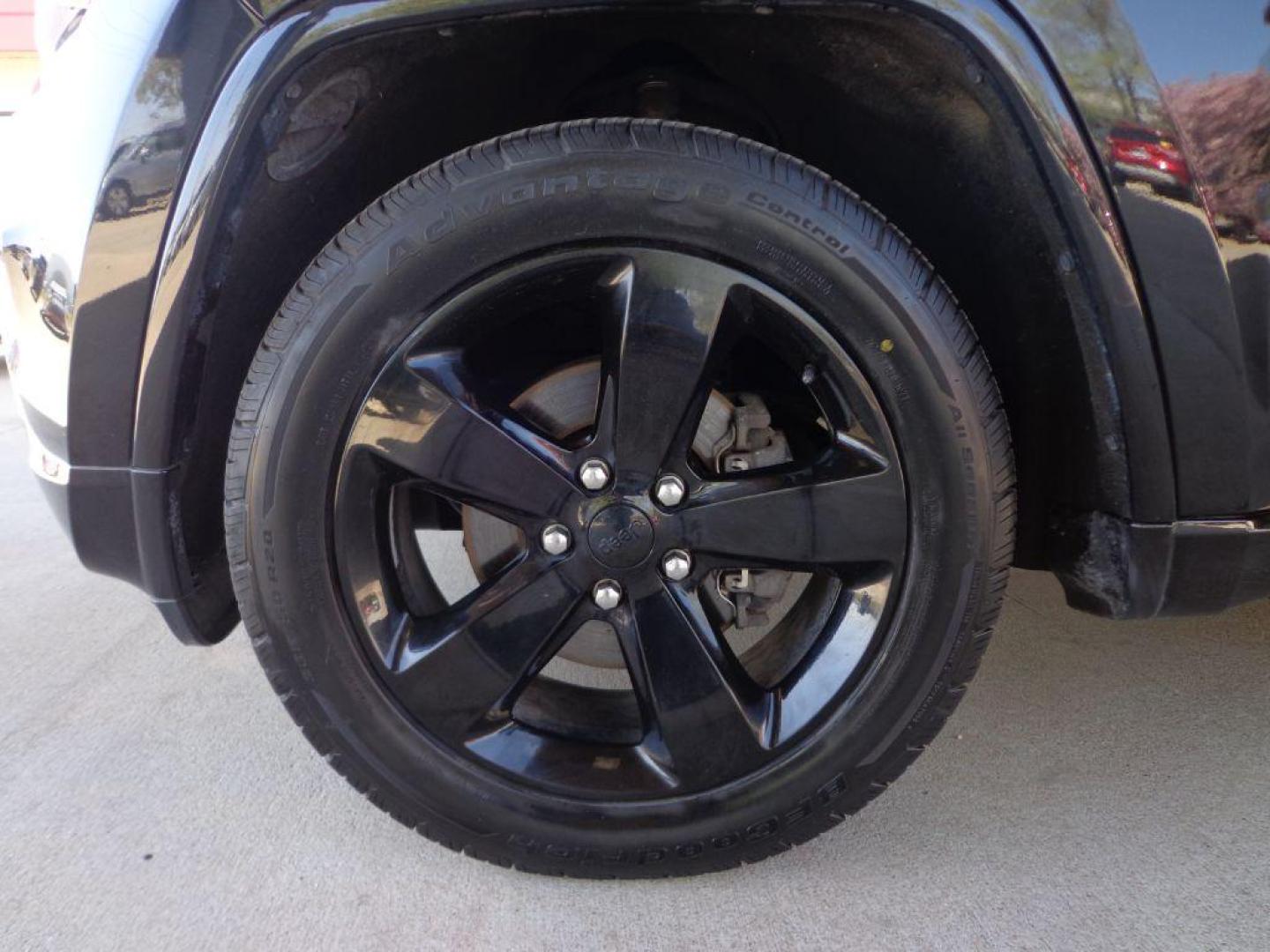 2015 BLACK JEEP GRAND CHEROKEE ALTITUDE (1C4RJFAG3FC) with an 3.6L engine, Automatic transmission, located at 6610 L St., Omaha, NE, 68117, (402) 731-7800, 41.212872, -96.014702 - 2-OWNER, CLEAN CARFAX, LOW MILEAGE, LOADED WITH OPTIONS AND NEWER TIRES! *****We have found that most customers do the majority of their shopping online before visiting a dealership. For this reason we feel it necessary to have a competitive price on our used vehicles right up front. We spen - Photo#7