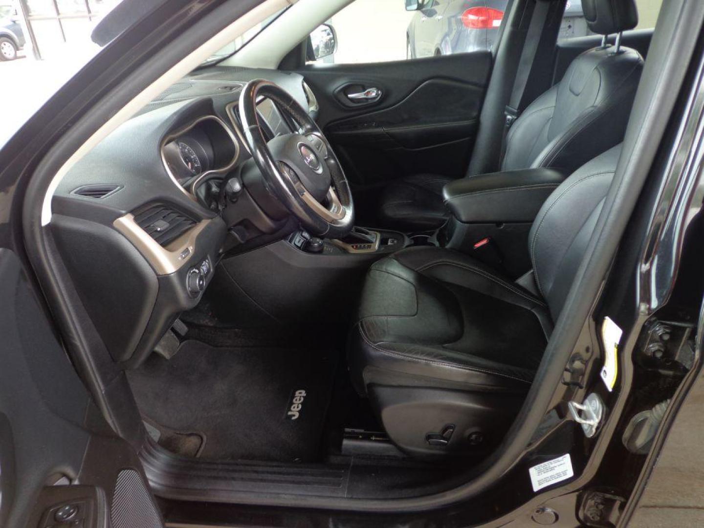2014 BLACK JEEP CHEROKEE LIMITED (1C4PJMDS0EW) with an 3.2L engine, Automatic transmission, located at 6610 L St., Omaha, NE, 68117, (402) 731-7800, 41.212872, -96.014702 - 2-OWNER, CLEAN CARFAX, PANORAMIC ROOF, HEATED SEATS/ WHEEL, BACKUP CAM *****We have found that most customers do the majority of their shopping online before visiting a dealership. For this reason we feel it necessary to have a competitive price on our used vehicles right up front. We spend tim - Photo#11