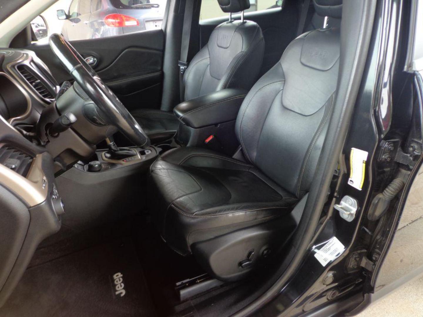 2014 BLACK JEEP CHEROKEE LIMITED (1C4PJMDS0EW) with an 3.2L engine, Automatic transmission, located at 6610 L St., Omaha, NE, 68117, (402) 731-7800, 41.212872, -96.014702 - 2-OWNER, CLEAN CARFAX, PANORAMIC ROOF, HEATED SEATS/ WHEEL, BACKUP CAM *****We have found that most customers do the majority of their shopping online before visiting a dealership. For this reason we feel it necessary to have a competitive price on our used vehicles right up front. We spend tim - Photo#12