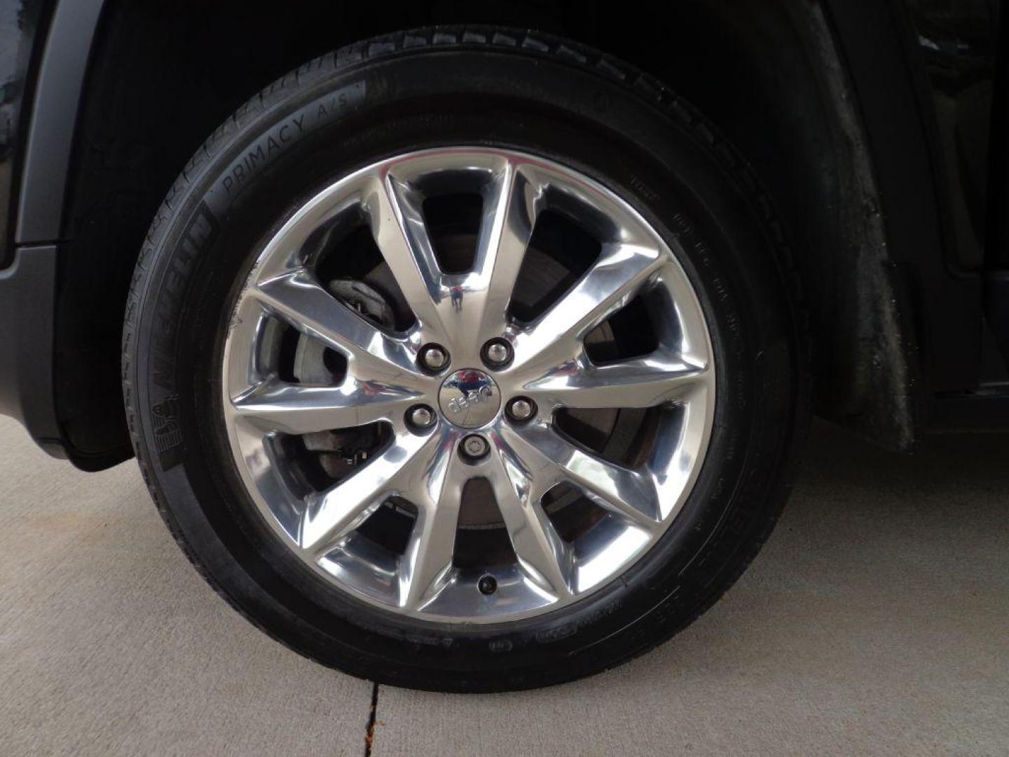 2014 BLACK JEEP CHEROKEE LIMITED (1C4PJMDS0EW) with an 3.2L engine, Automatic transmission, located at 6610 L St., Omaha, NE, 68117, (402) 731-7800, 41.212872, -96.014702 - 2-OWNER, CLEAN CARFAX, PANORAMIC ROOF, HEATED SEATS/ WHEEL, BACKUP CAM *****We have found that most customers do the majority of their shopping online before visiting a dealership. For this reason we feel it necessary to have a competitive price on our used vehicles right up front. We spend tim - Photo#6