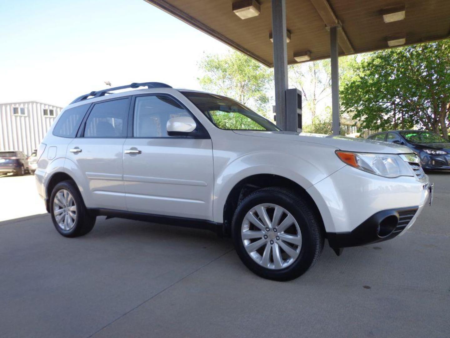 2012 WHITE SUBARU FORESTER 2.5X PREMIUM (JF2SHADC2CH) with an 2.5L engine, Automatic transmission, located at 6610 L St., Omaha, NE, 68117, (402) 731-7800, 41.212872, -96.014702 - 2-OWNER, CLEAN CARFAX, LOW MILEAGE, RUST FREE, SUNROOF, HEATED SEATS AND NEWER TIRES! *****We have found that most customers do the majority of their shopping online before visiting a dealership. For this reason we feel it necessary to have a competitive price on our used vehicles right up fron - Photo#2
