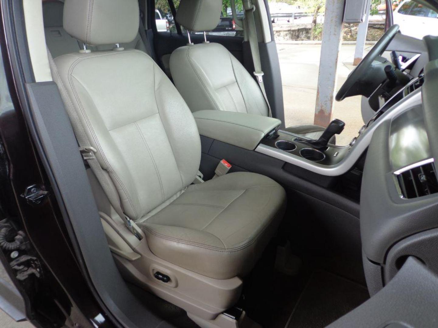 2013 BROWN FORD EDGE SEL (2FMDK4JC8DB) with an 3.5L engine, Automatic transmission, located at 6610 L St., Omaha, NE, 68117, (402) 731-7800, 41.212872, -96.014702 - CLEAN CARFAX, LOW MILEAGE, PANORAMIC SUNROOF, HEATED LEATHER AND NEWER TIRES! *****We have found that most customers do the majority of their shopping online before visiting a dealership. For this reason we feel it necessary to have a competitive price on our used vehicles right up front. We sp - Photo#15