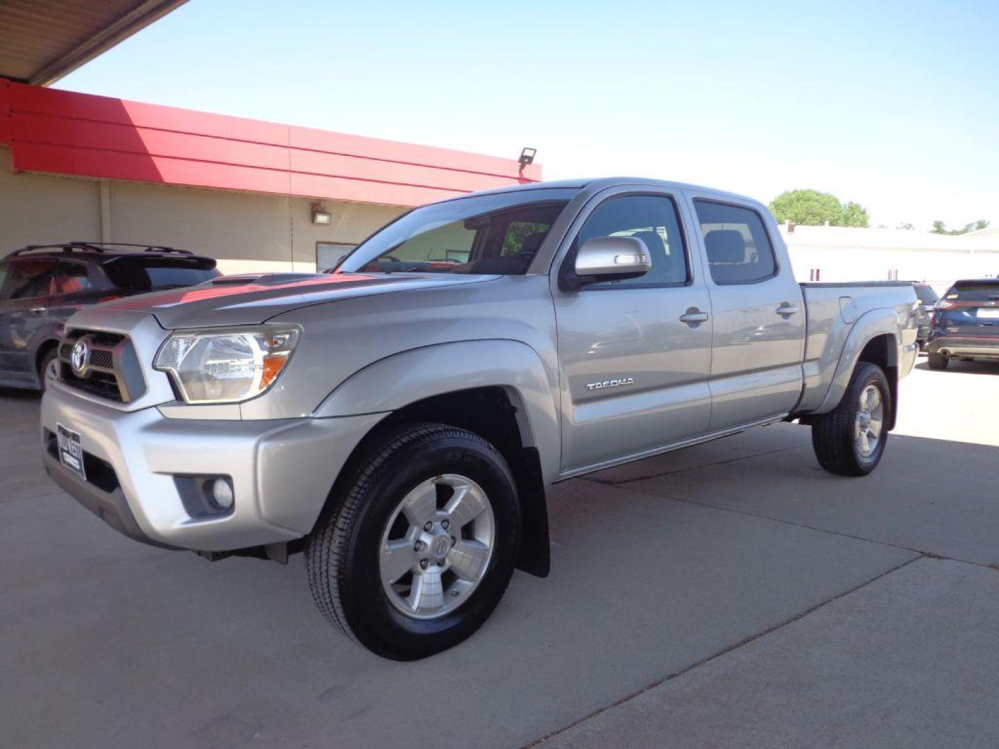 2013 SILVER TOYOTA TACOMA DOUBLE CAB LONG BED (3TMMU4FN5DM) with an 4.0L engine, Automatic transmission, located at 6610 L St., Omaha, NE, 68117, (402) 731-7800, 41.212872, -96.014702 - 1-OWNER, CLEAN CARFAX, SPORT PACKAGE WITH LOW MILEAGE! *****We have found that most customers do the majority of their shopping online before visiting a dealership. For this reason we feel it necessary to have a competitive price on our used vehicles right up front. We spend time researching - Photo#0