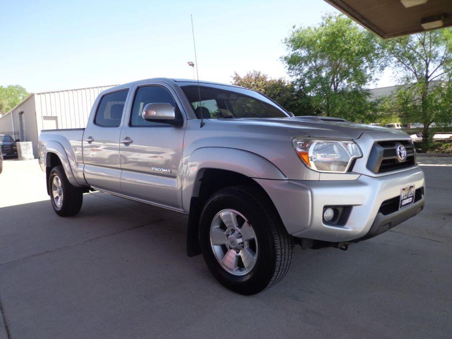 2013 SILVER TOYOTA TACOMA DOUBLE CAB LONG BED (3TMMU4FN5DM) with an 4.0L engine, Automatic transmission, located at 6610 L St., Omaha, NE, 68117, (402) 731-7800, 41.212872, -96.014702 - 1-OWNER, CLEAN CARFAX, SPORT PACKAGE WITH LOW MILEAGE! *****We have found that most customers do the majority of their shopping online before visiting a dealership. For this reason we feel it necessary to have a competitive price on our used vehicles right up front. We spend time researching - Photo#2