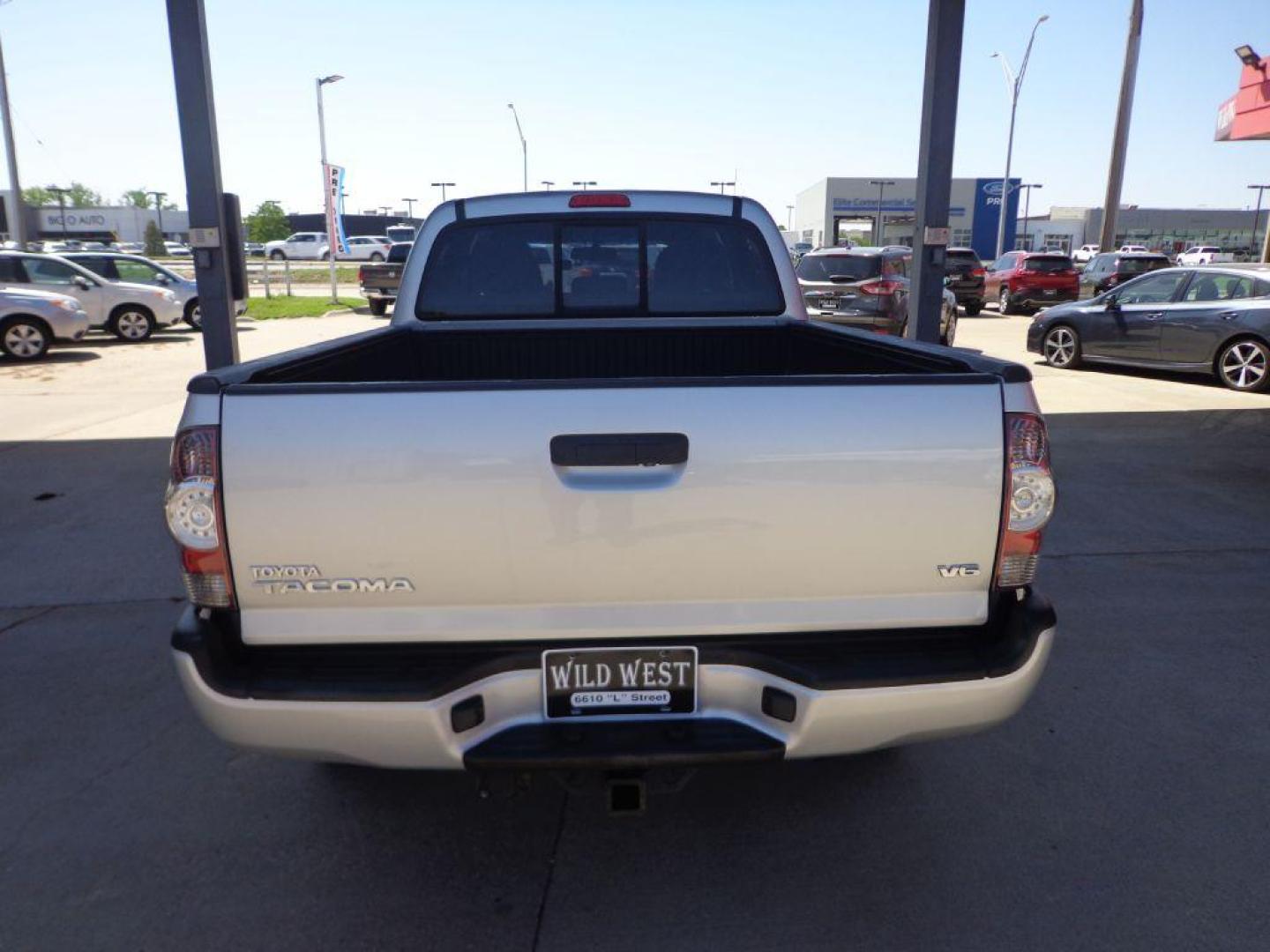 2013 SILVER TOYOTA TACOMA DOUBLE CAB LONG BED (3TMMU4FN5DM) with an 4.0L engine, Automatic transmission, located at 6610 L St., Omaha, NE, 68117, (402) 731-7800, 41.212872, -96.014702 - 1-OWNER, CLEAN CARFAX, SPORT PACKAGE WITH LOW MILEAGE! *****We have found that most customers do the majority of their shopping online before visiting a dealership. For this reason we feel it necessary to have a competitive price on our used vehicles right up front. We spend time researching - Photo#4