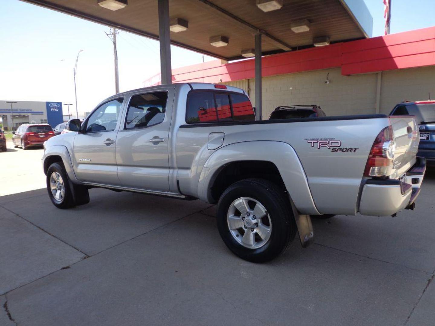 2013 SILVER TOYOTA TACOMA DOUBLE CAB LONG BED (3TMMU4FN5DM) with an 4.0L engine, Automatic transmission, located at 6610 L St., Omaha, NE, 68117, (402) 731-7800, 41.212872, -96.014702 - 1-OWNER, CLEAN CARFAX, SPORT PACKAGE WITH LOW MILEAGE! *****We have found that most customers do the majority of their shopping online before visiting a dealership. For this reason we feel it necessary to have a competitive price on our used vehicles right up front. We spend time researching - Photo#5