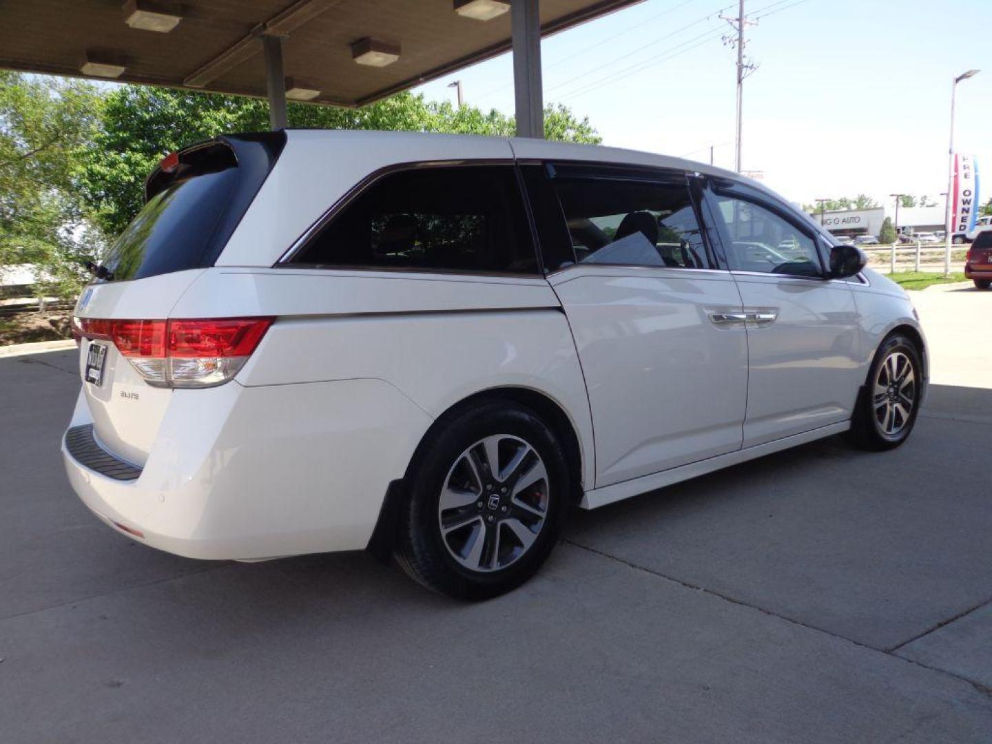 2016 WHITE HONDA ODYSSEY TOURING ELITE (5FNRL5H96GB) with an 3.5L engine, Automatic transmission, located at 6610 L St., Omaha, NE, 68117, (402) 731-7800, 41.212872, -96.014702 - 2-OWNER, CLEAN CARFAX, LOW MILEAGE, LOADED WITH OPTIONS AND NEWER TIRES! *****We have found that most customers do the majority of their shopping online before visiting a dealership. For this reason we feel it necessary to have a competitive price on our used vehicles right up front. We spend - Photo#3